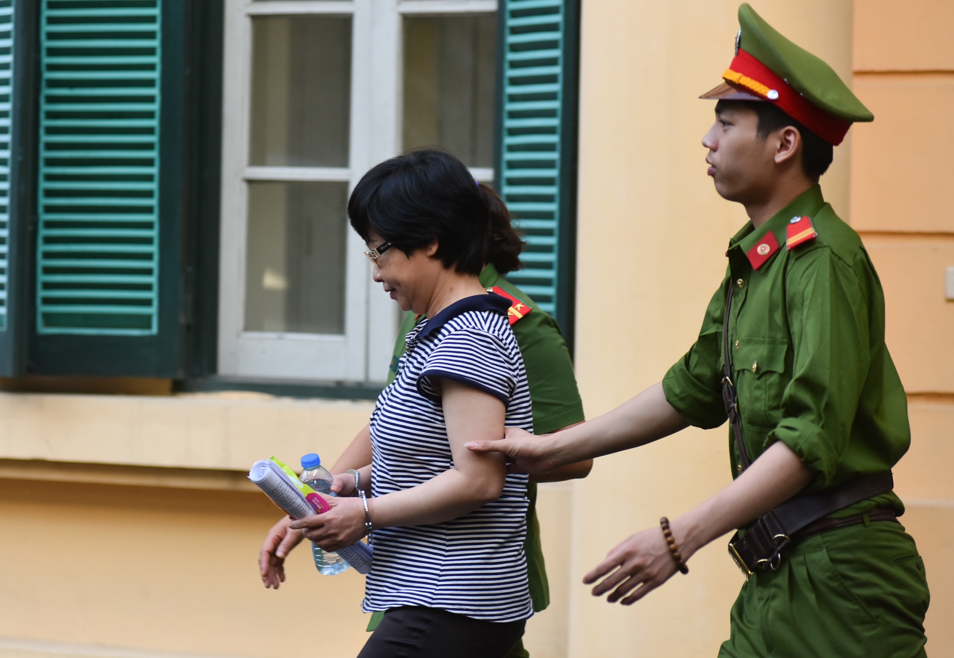 Bi hai vu lua gan 400 ty: Lam sao chung toi tim duoc nguoi 'chet thay' hinh anh