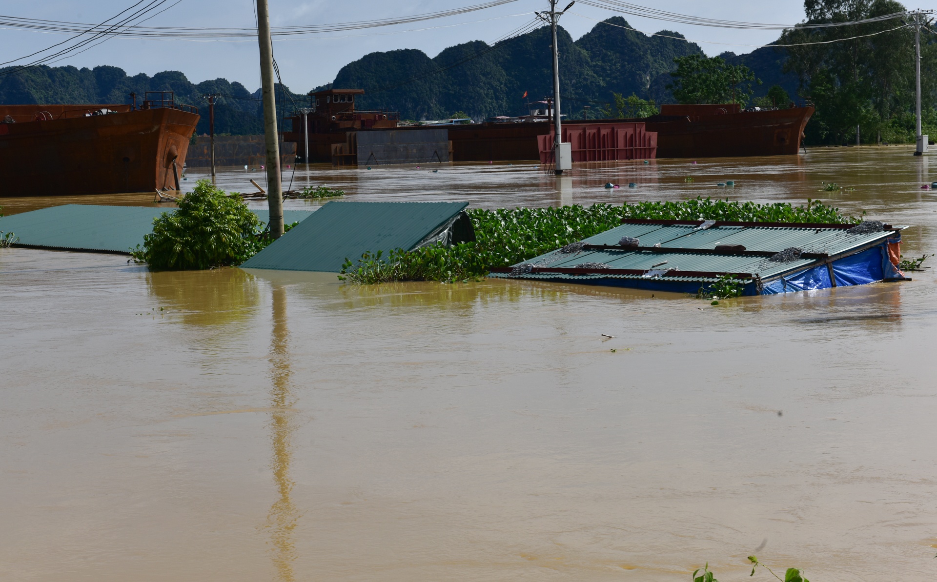 nuoc ngap den noc nha o Ninh Binh anh 1