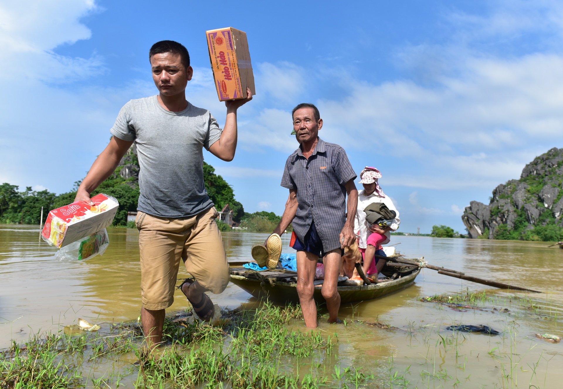 Canh nuoc ngap tan noc nha o Ninh Binh hinh anh