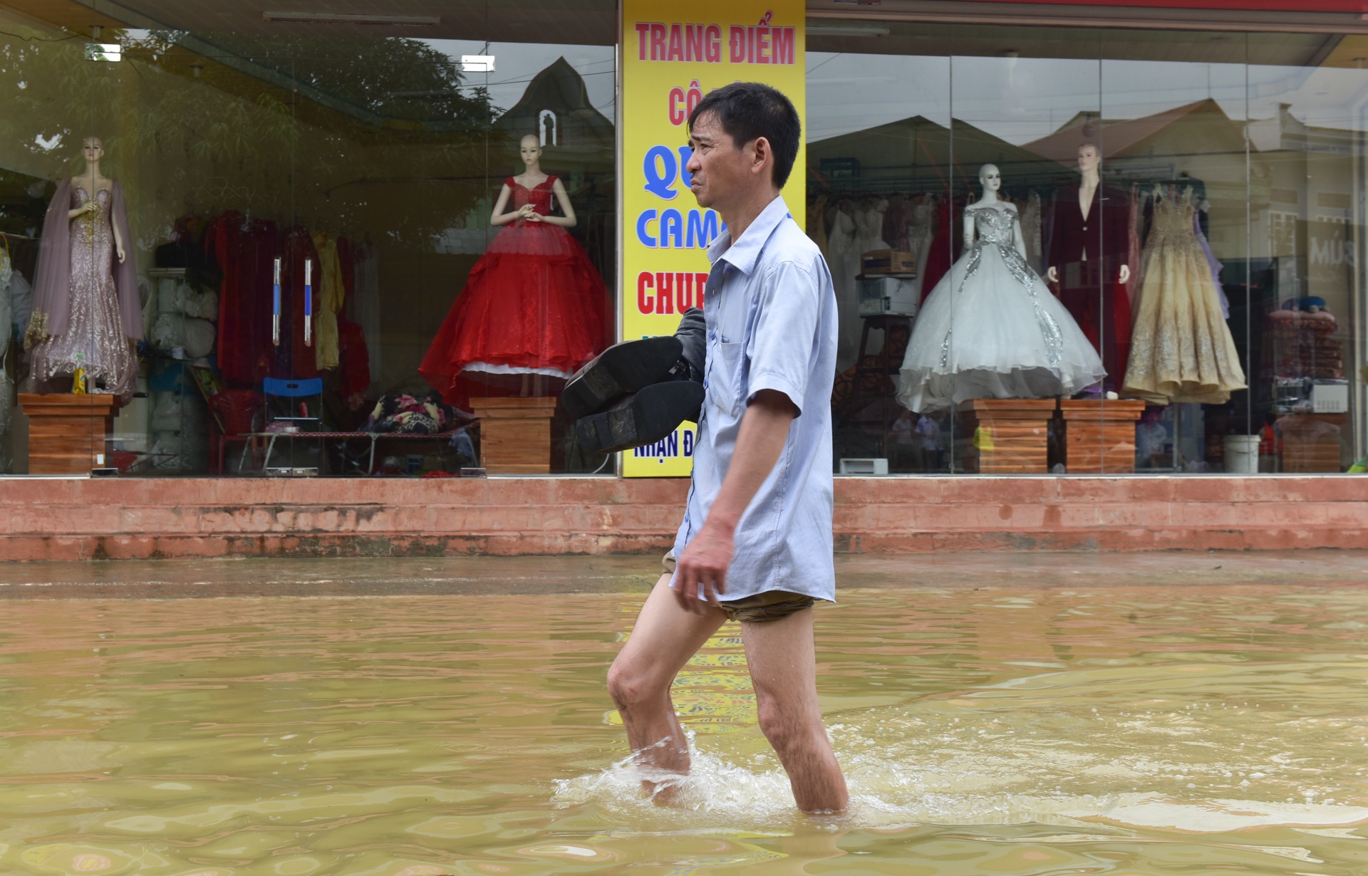 kiem tien trieu nho cho do qua duong anh 12