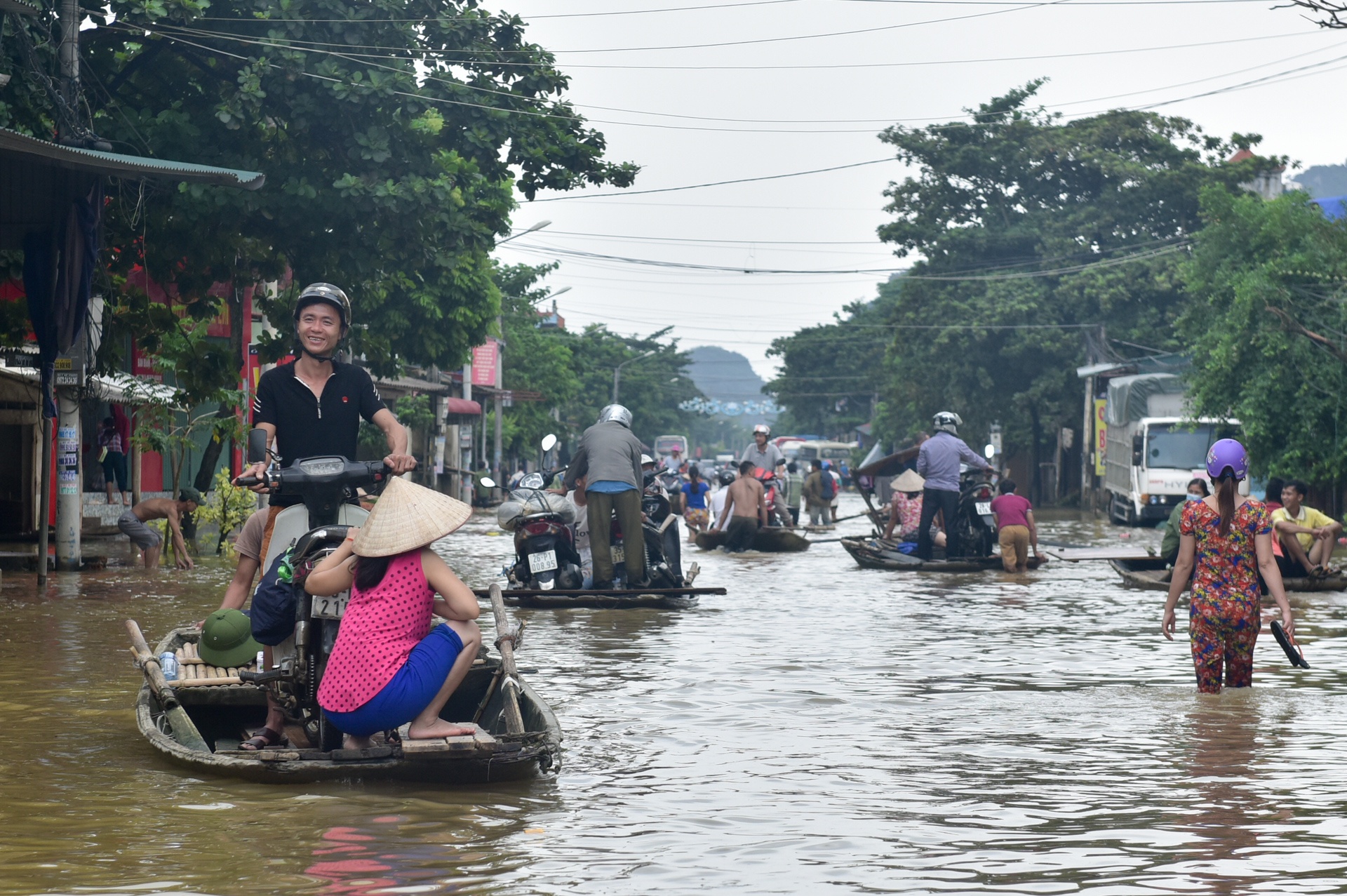 kiem tien trieu nho cho do qua duong anh 1