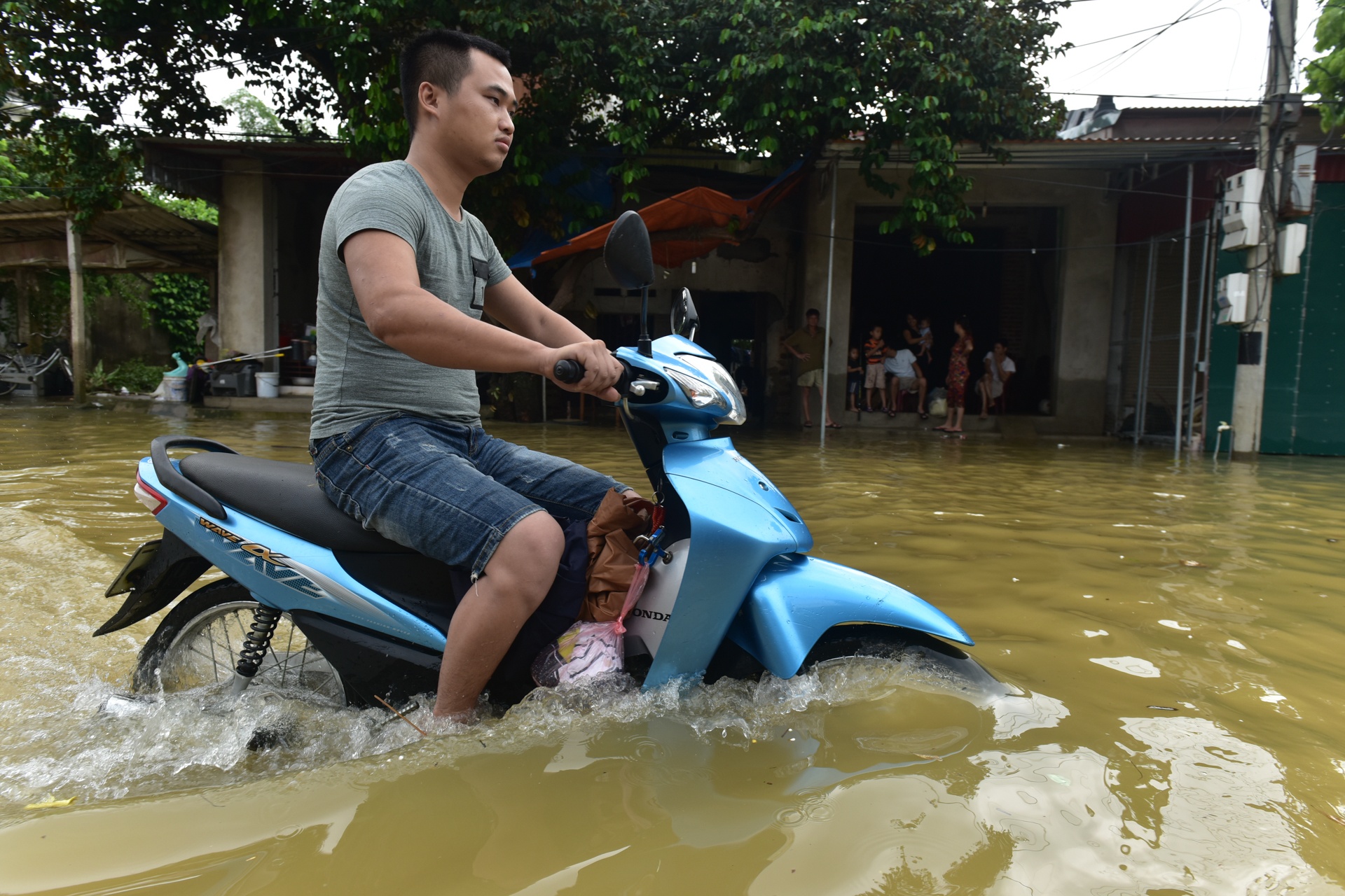 kiem tien trieu nho cho do qua duong anh 7