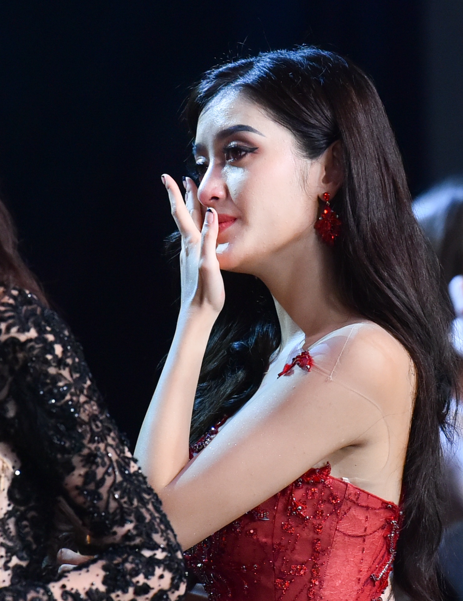 dem chung ket hoa hau Hoa Binh anh 8