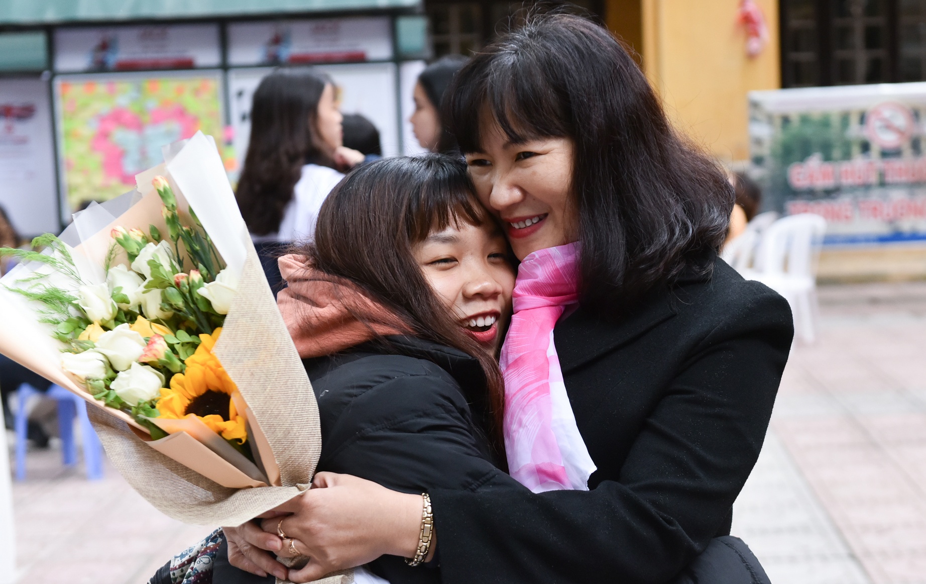 Nhung cuoc hoi ngo xuc dong trong ngay Nha giao Viet Nam 20/11 hinh anh