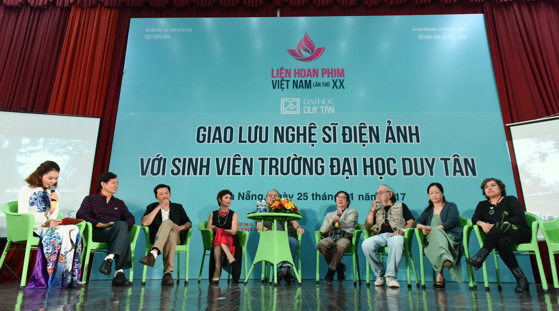 sinh vien Da Nang giao luu voi dien vien anh 1