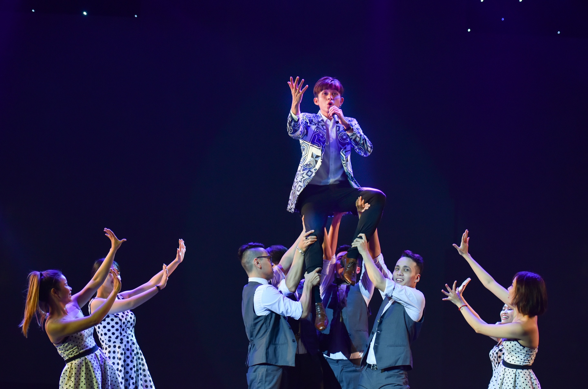 Dong Nhi hat Co ba Sai Gon anh 5