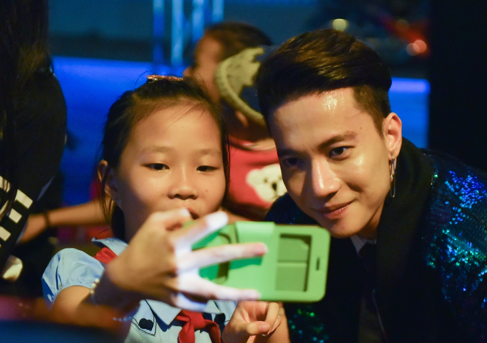 S.T khuay dong khan gia Da Nang voi 'Bong bong bang bang' hinh anh