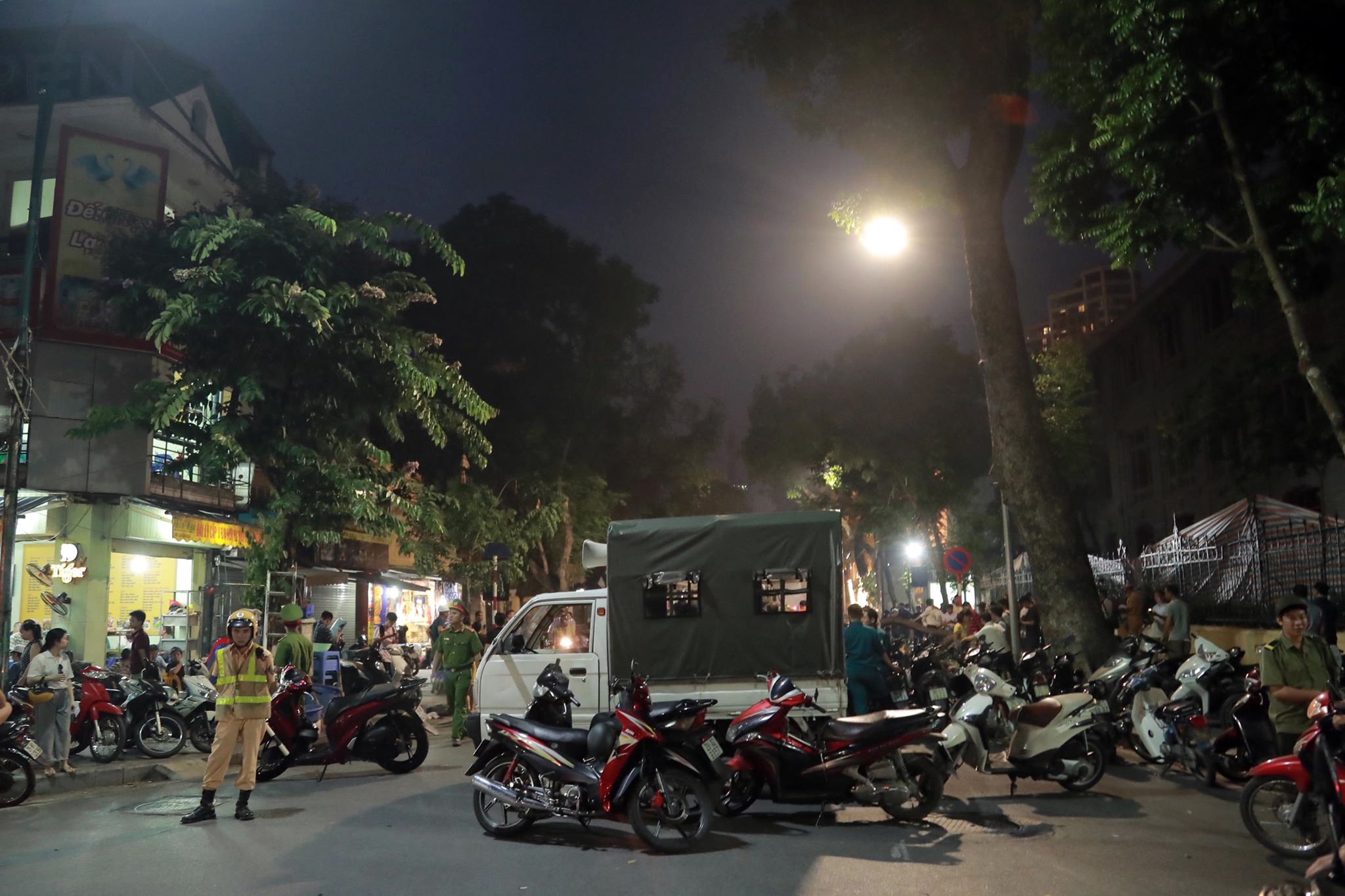 cay do de bep xe may tren pho Quan Su anh 8