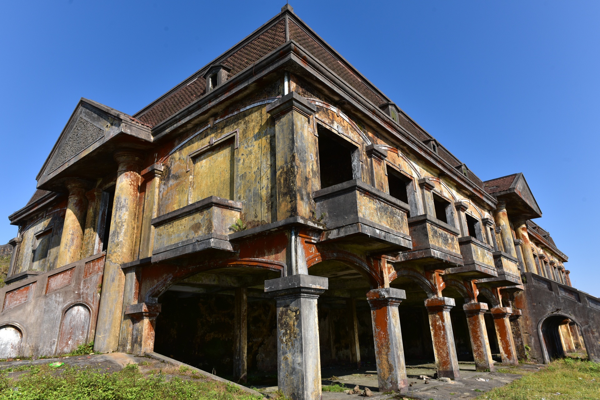 nha nghi bo hoang tren dinh Mau Son anh 13