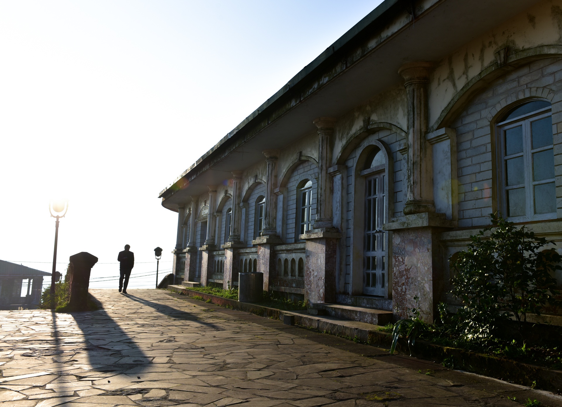 nha nghi bo hoang tren dinh Mau Son anh 4