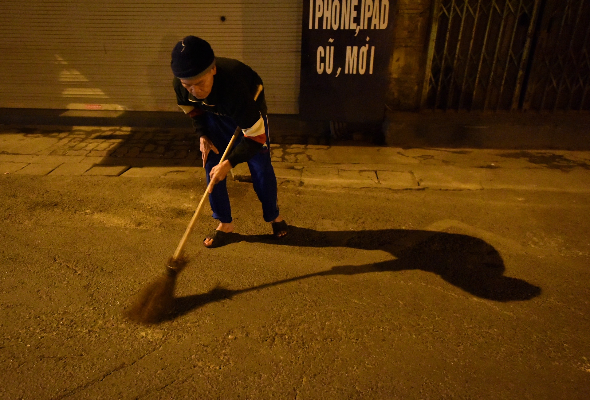 Muu sinh trong dem dong Ha Noi anh 11