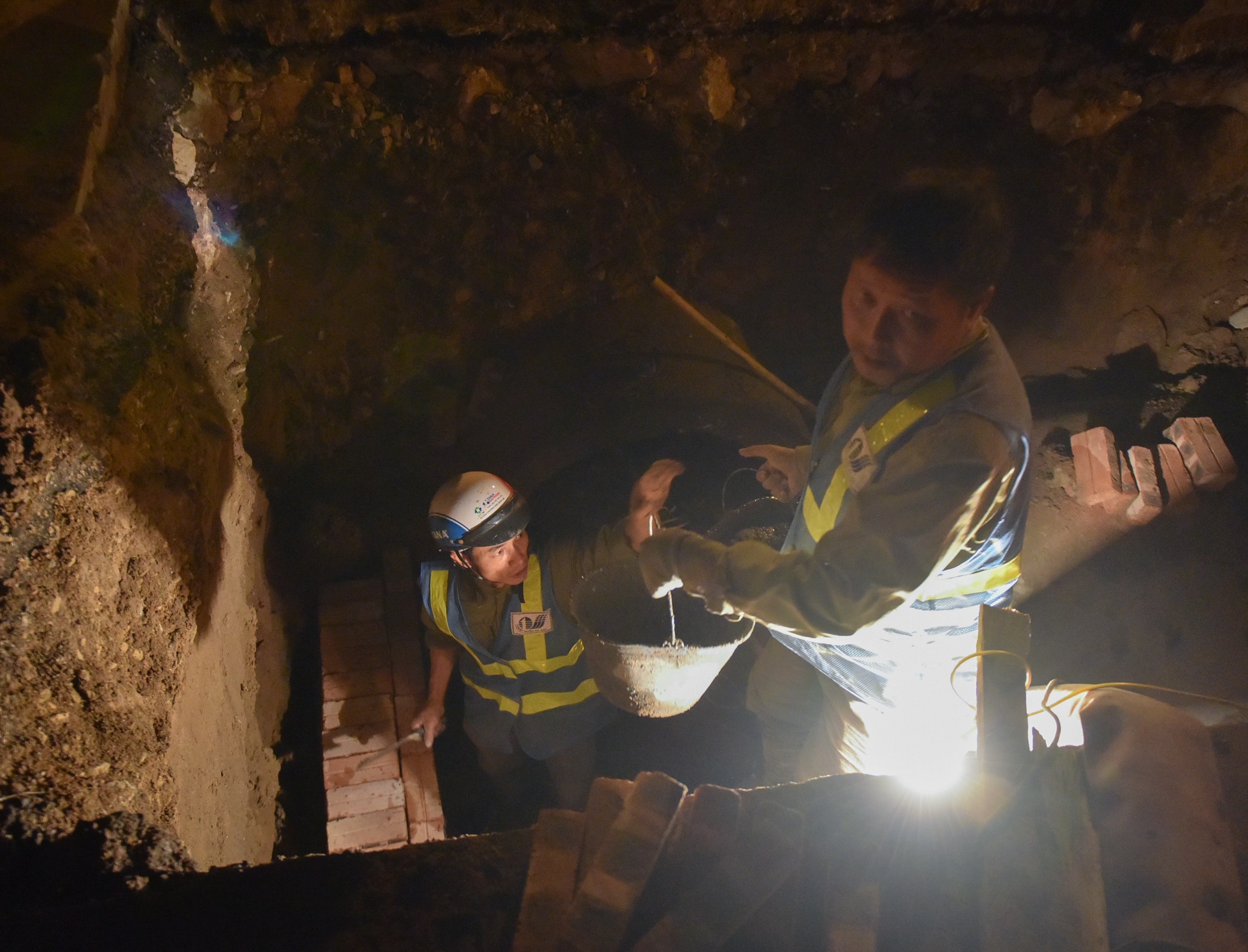 Muu sinh trong dem dong Ha Noi anh 2