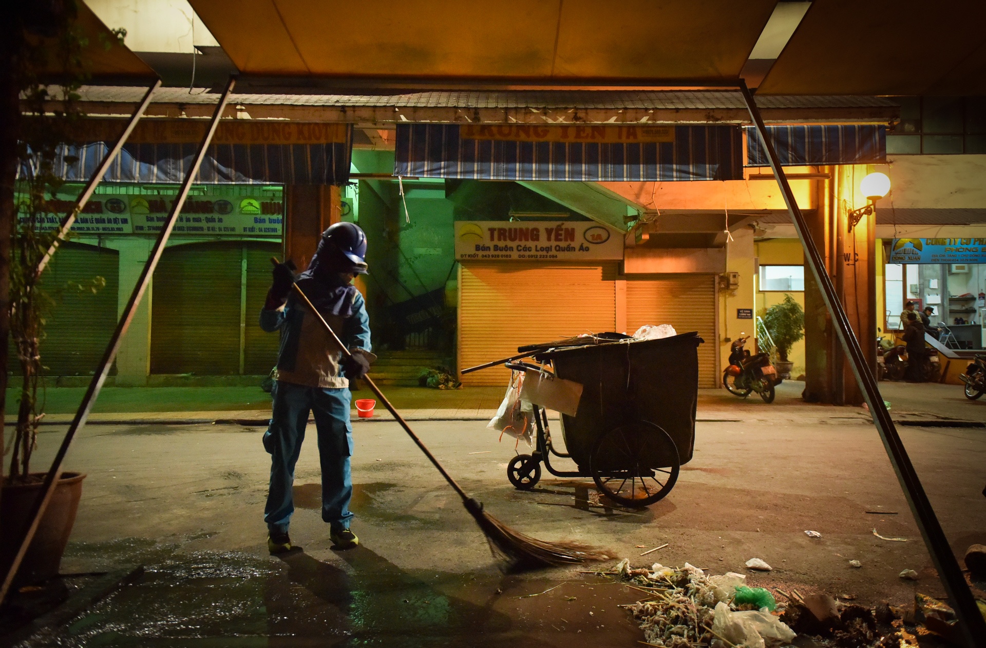 Muu sinh trong dem dong Ha Noi anh 3