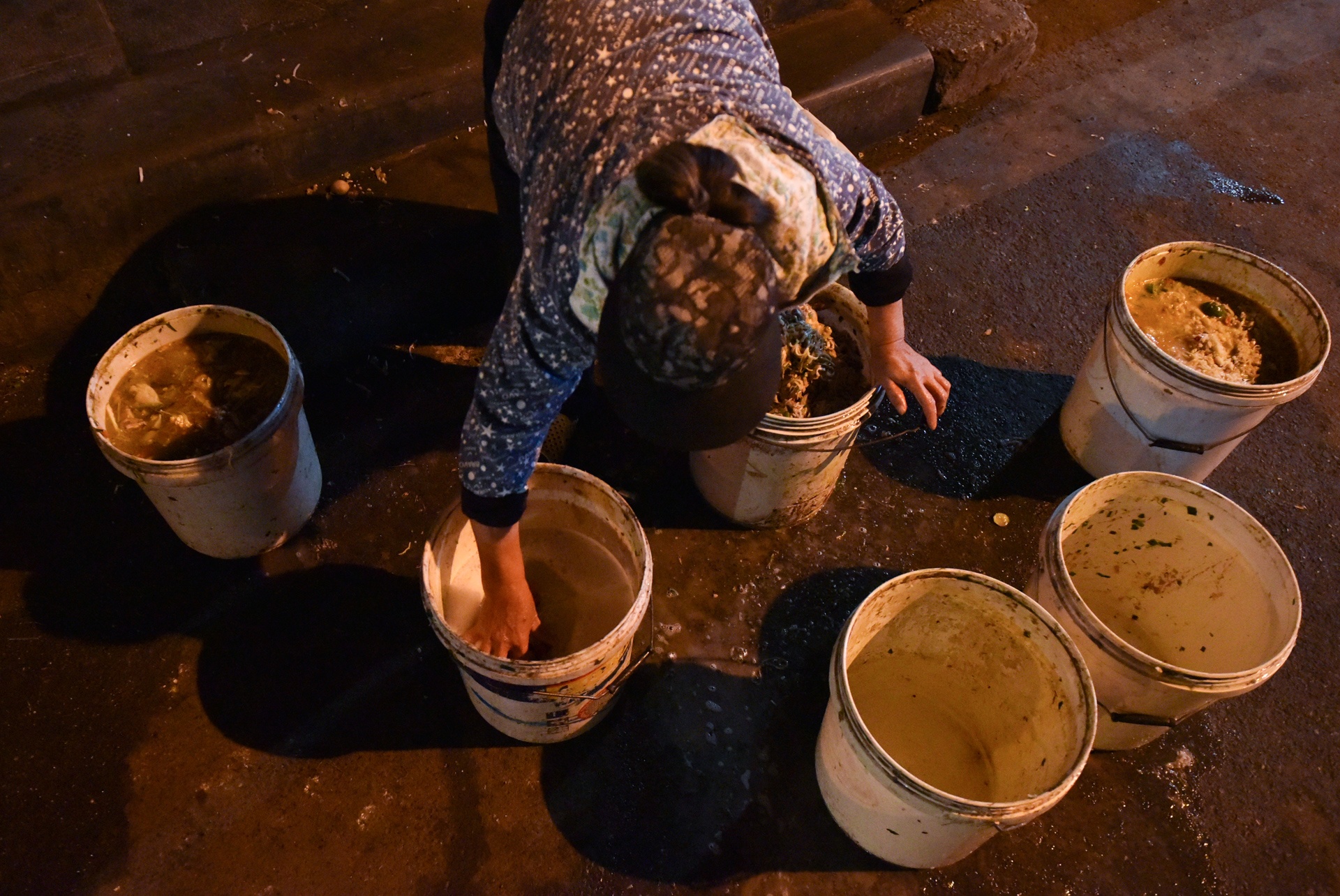 Muu sinh trong dem dong Ha Noi anh 4