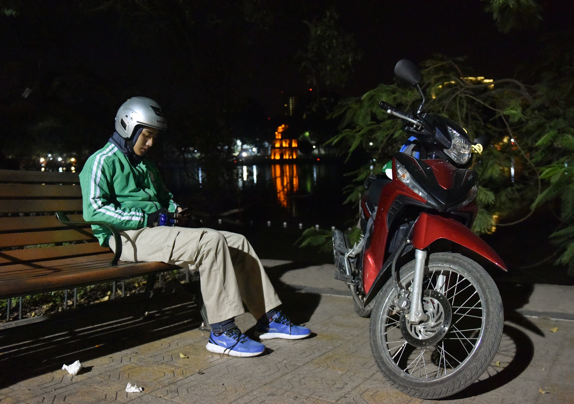 Muu sinh trong dem dong Ha Noi anh 8