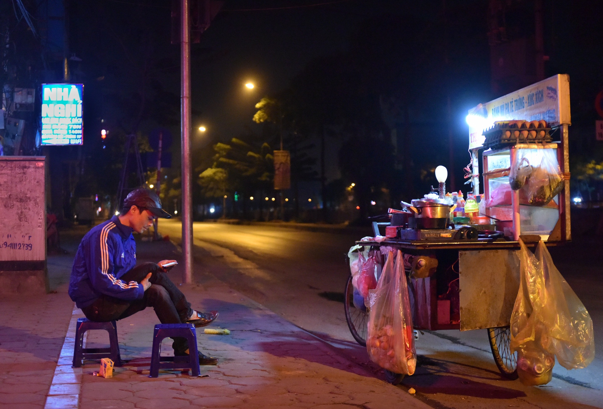 Muu sinh trong dem dong Ha Noi anh 9