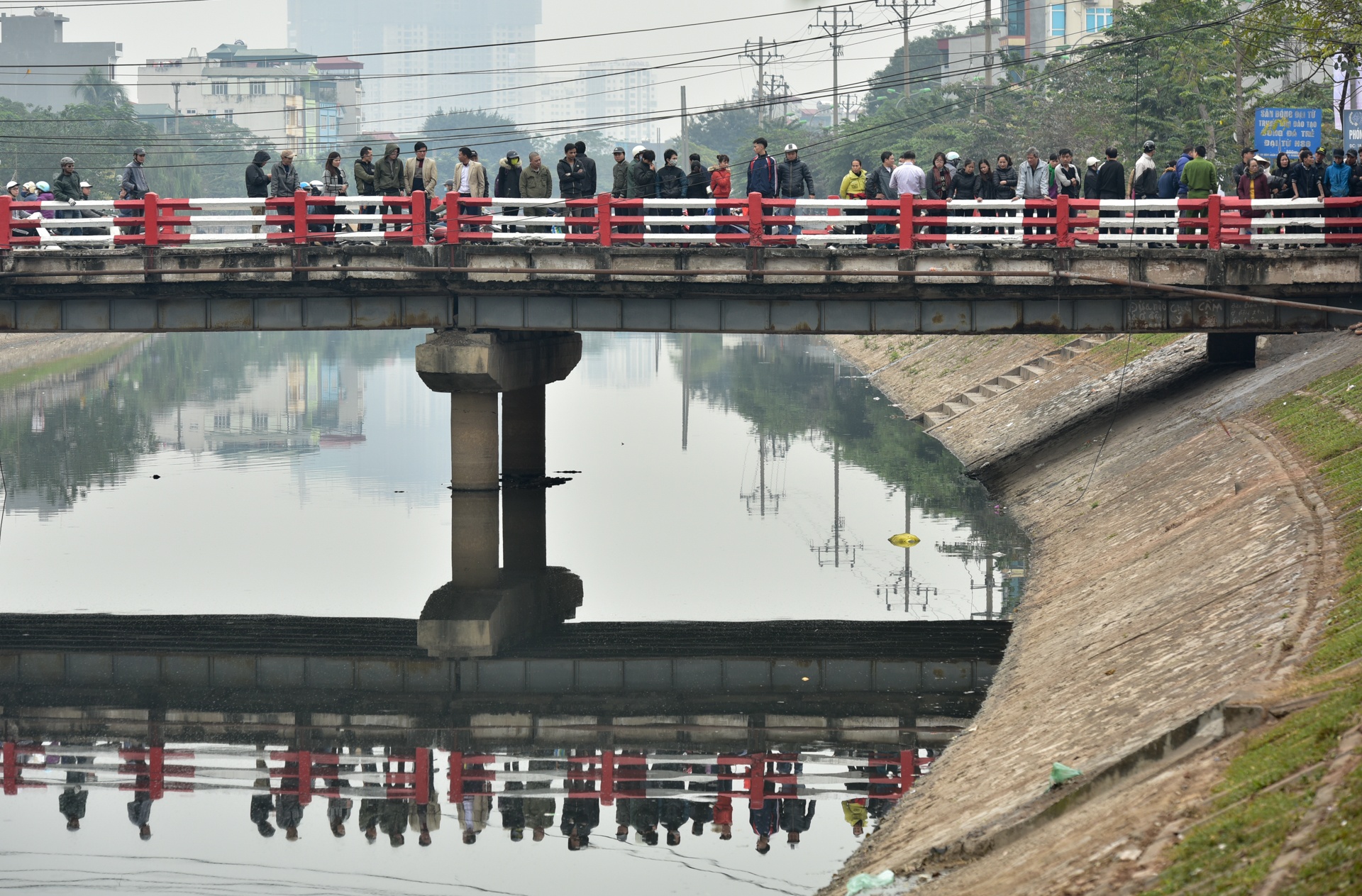 nguoi chet noi o song To lich anh 1