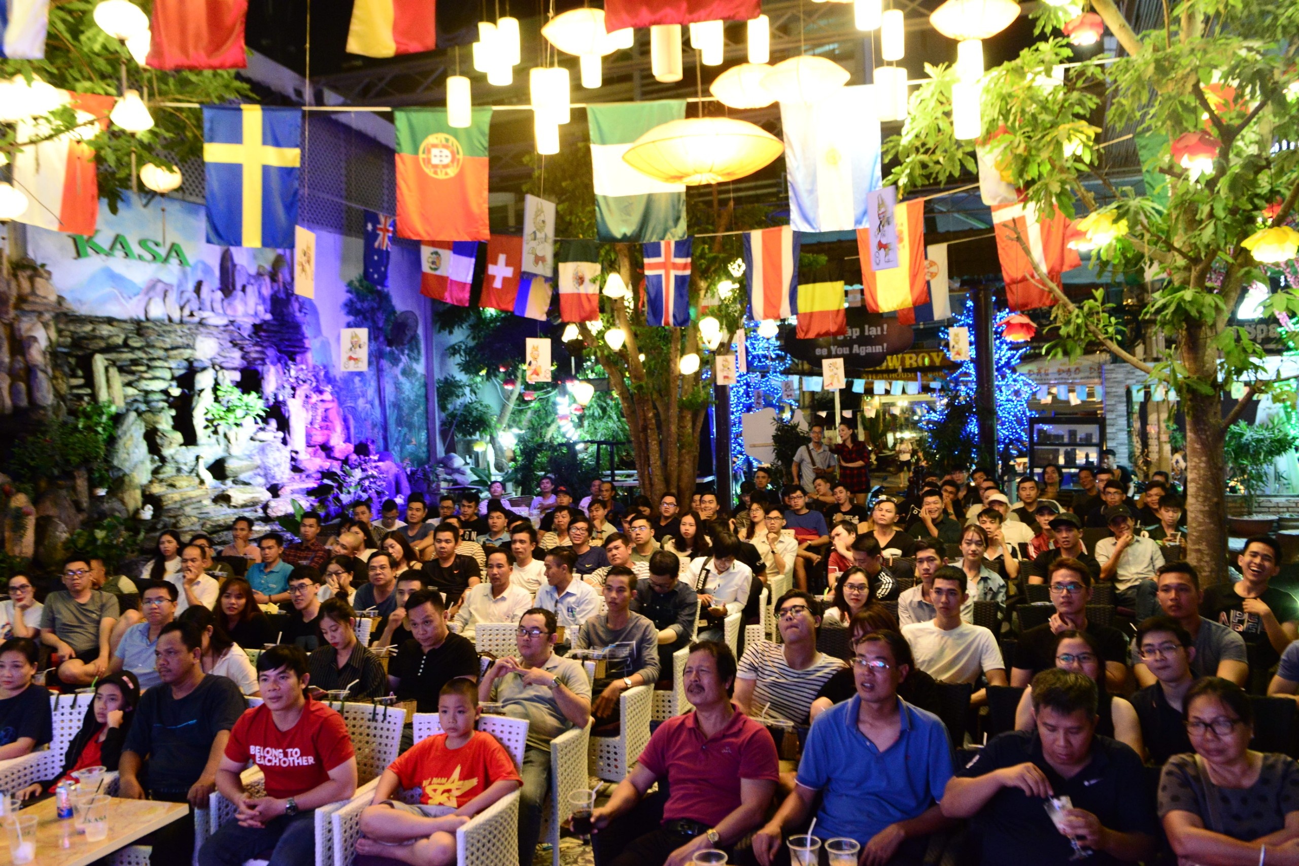 nguoi ham mo xem bong da World Cup o Sai Gon anh 7