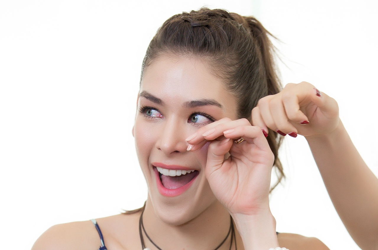 Hoa hau Hoan vu Dayana Mendoza khoc khi noi loi cam on Viet Nam hinh anh