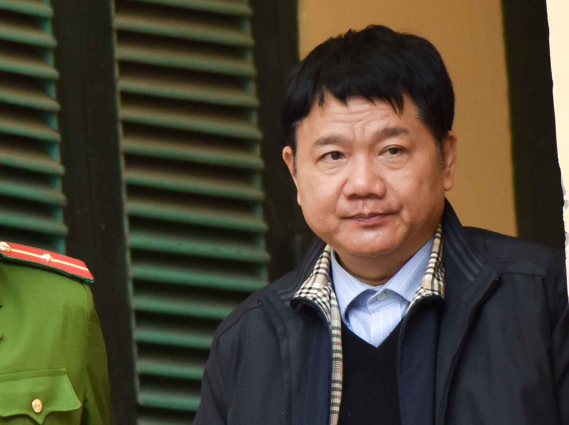 Ong Dinh La Thang de nghi xem xet thay doi bien phap ngan chan hinh anh