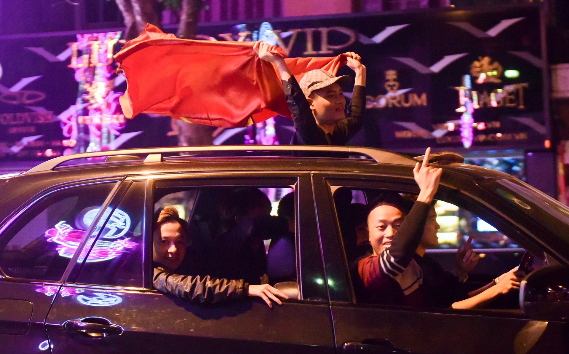 co dong vien an mung o ho guom anh 4