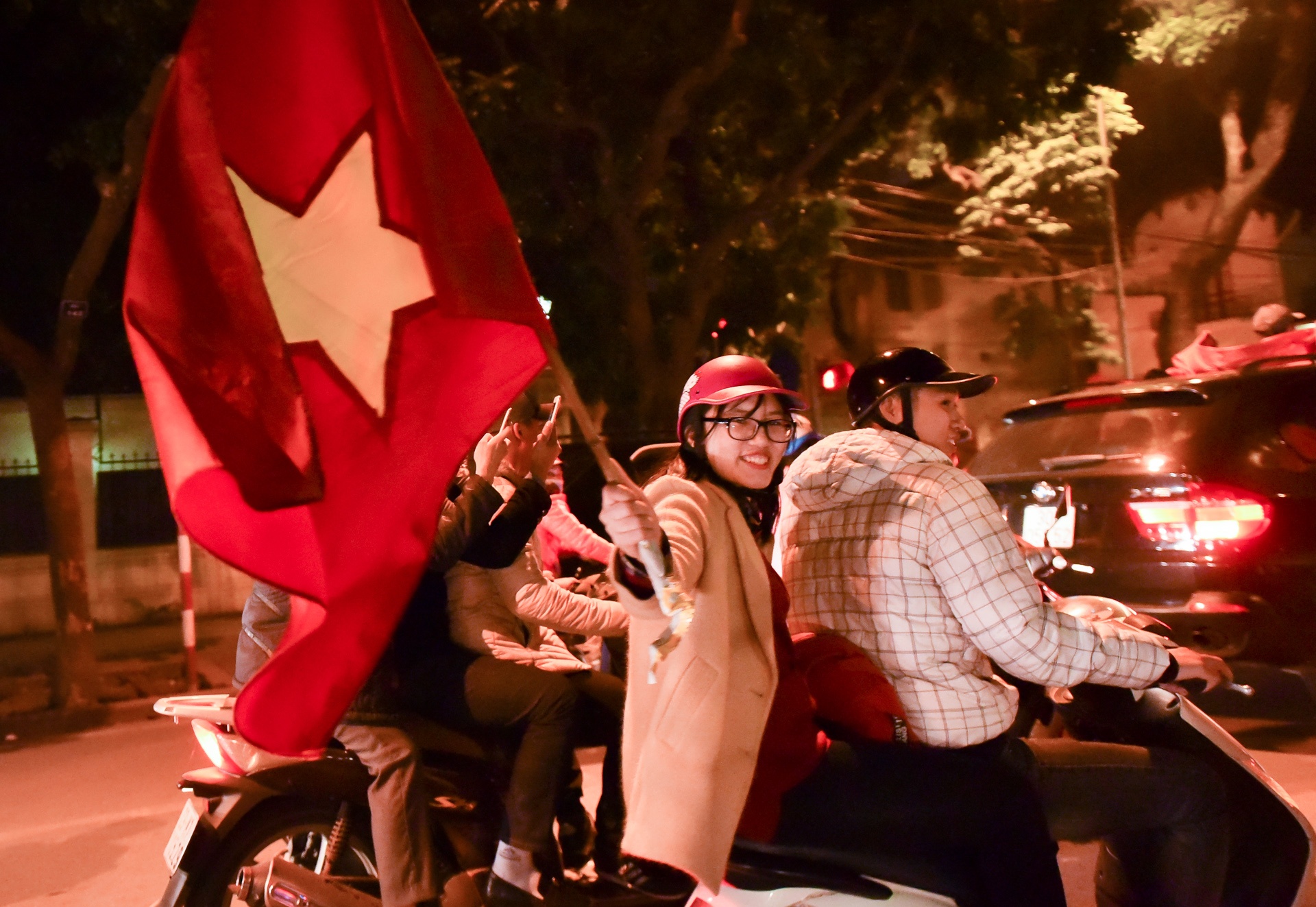 co dong vien an mung o ho guom anh 5