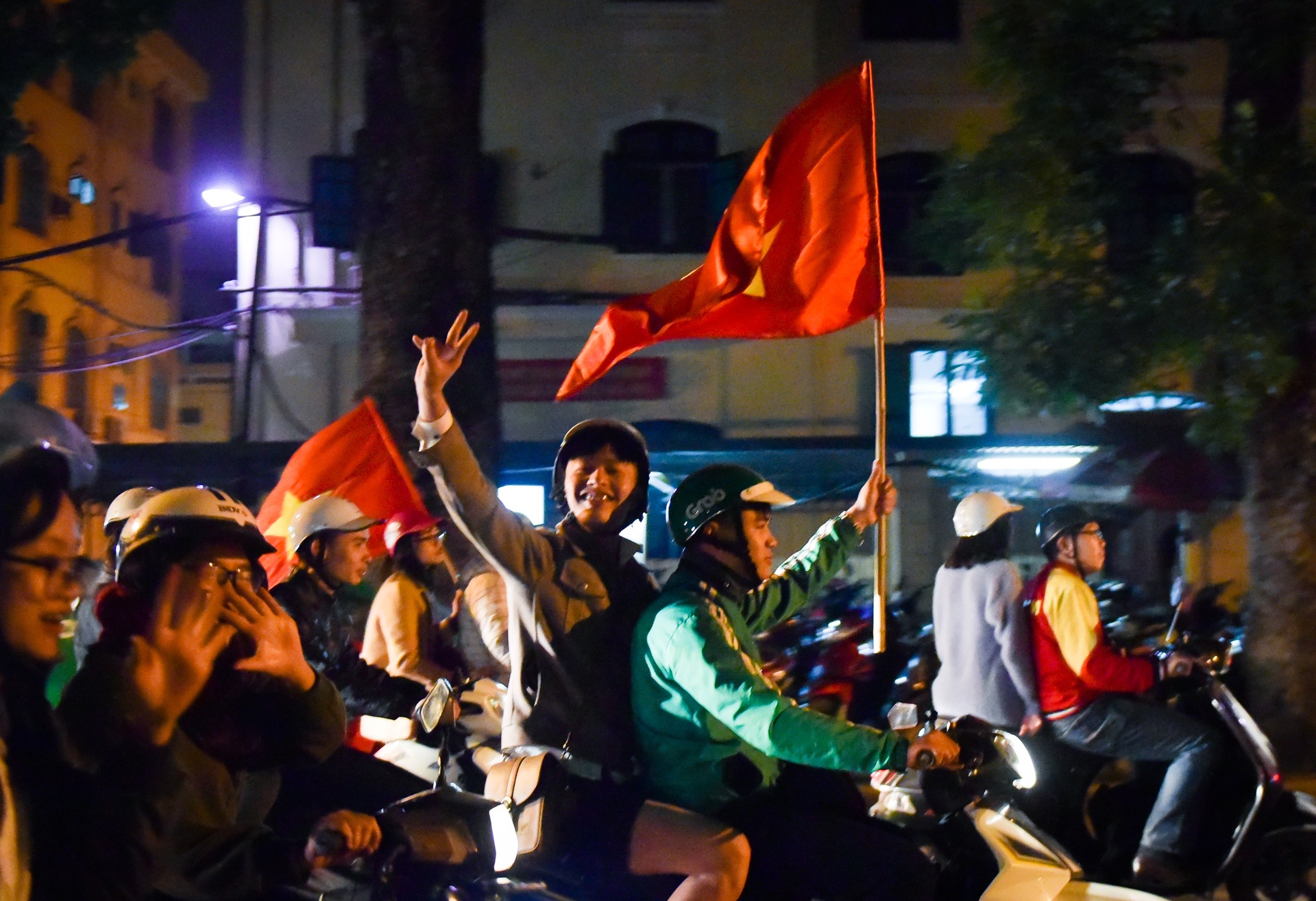 co dong vien an mung o ho guom anh 6