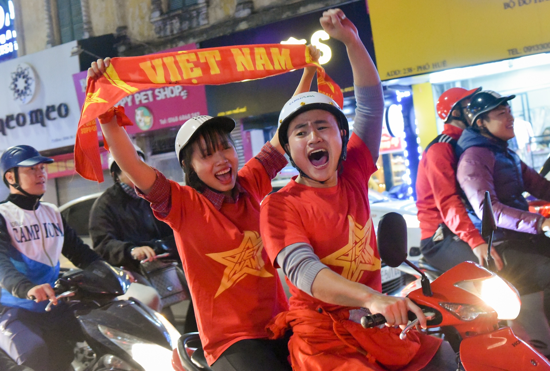 Ngap tran cam xuc mung chien thang cua U23 Viet Nam hinh anh