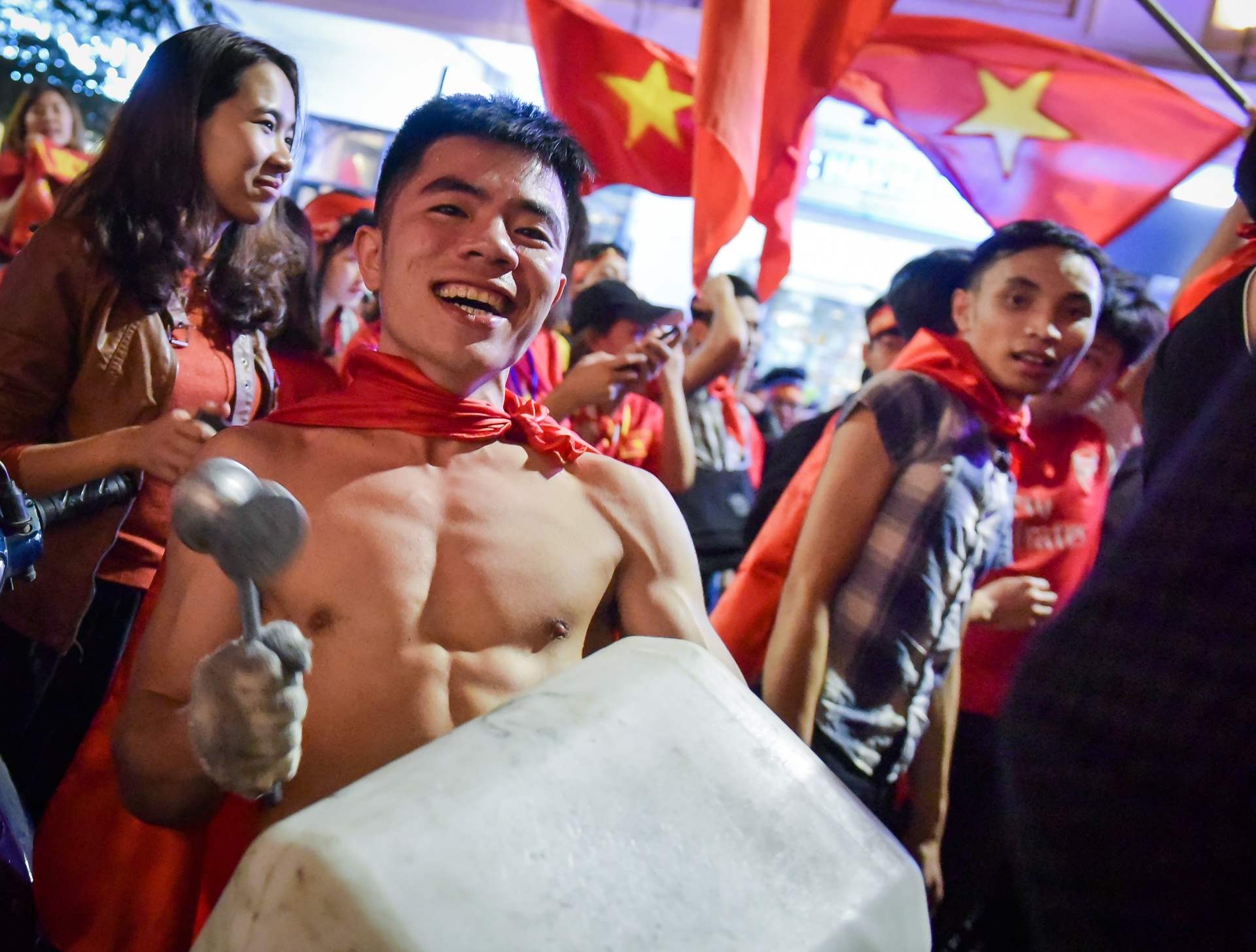 Nhung nhac cu tu che de an mung chien thang lich su cua U23 Viet Nam hinh anh