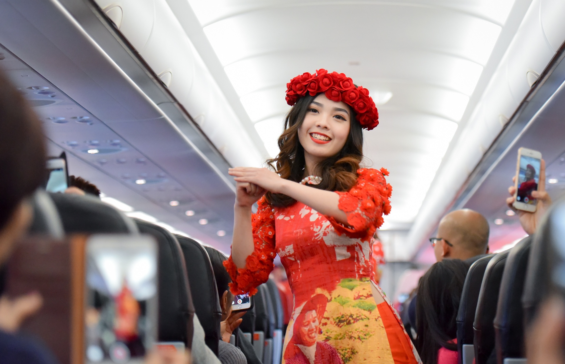 Tiep vien AirAsia nhay 