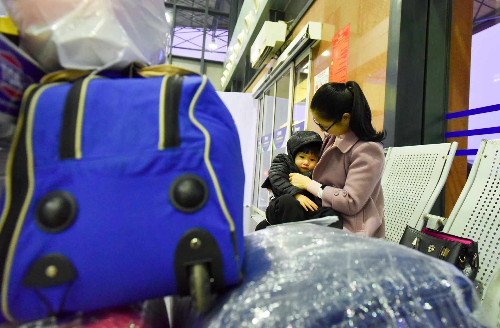 doan tu o san bay anh 11