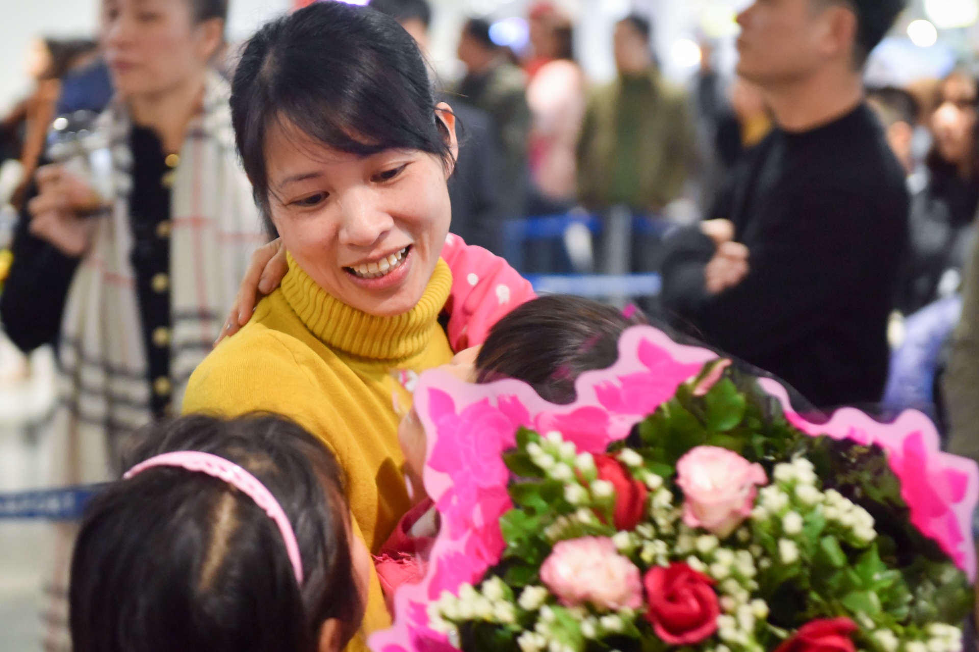 doan tu o san bay anh 4