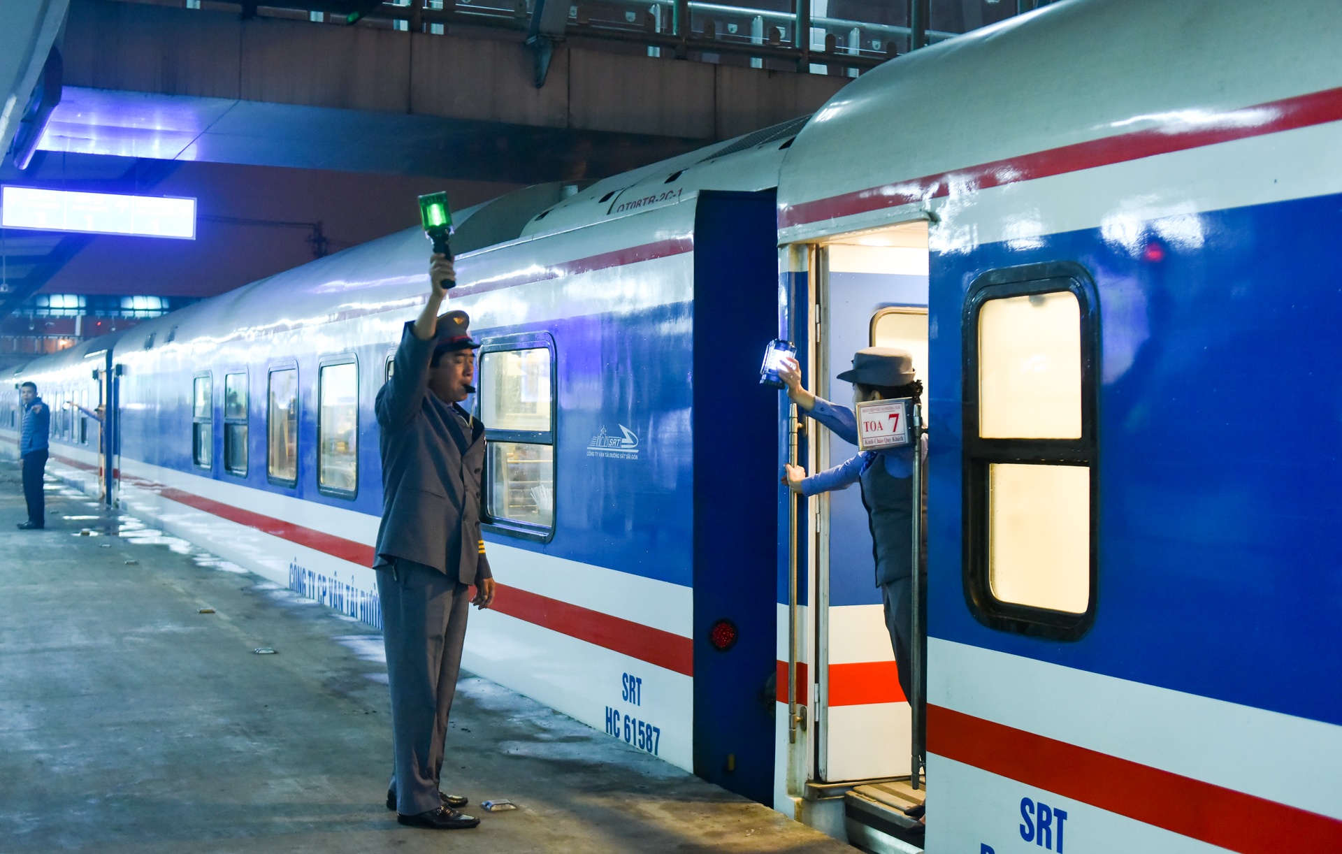 chuyen tau cuoi nam anh 1