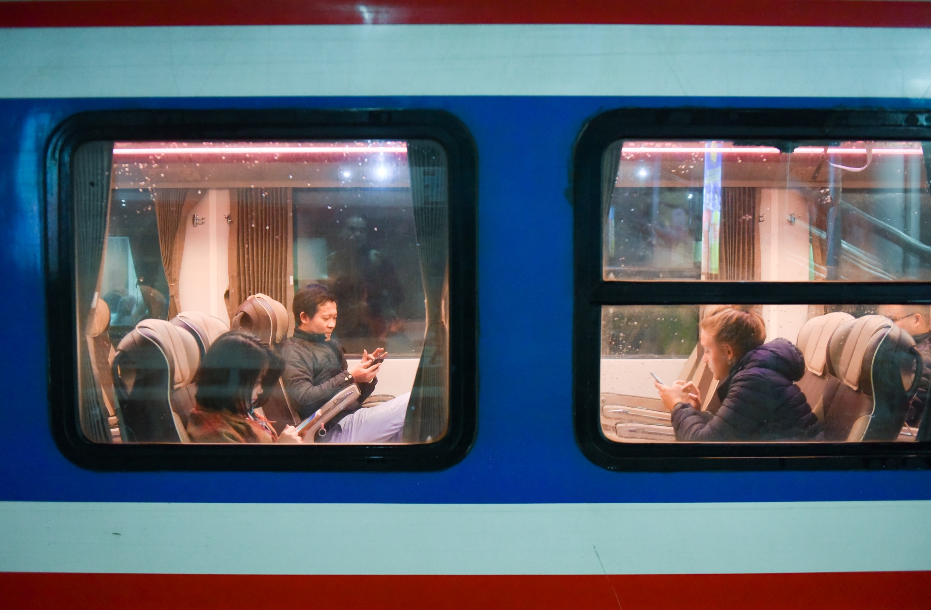 chuyen tau cuoi nam anh 7