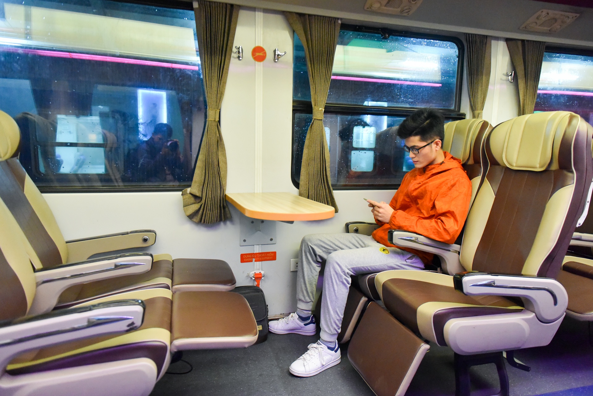 chuyen tau cuoi nam anh 8