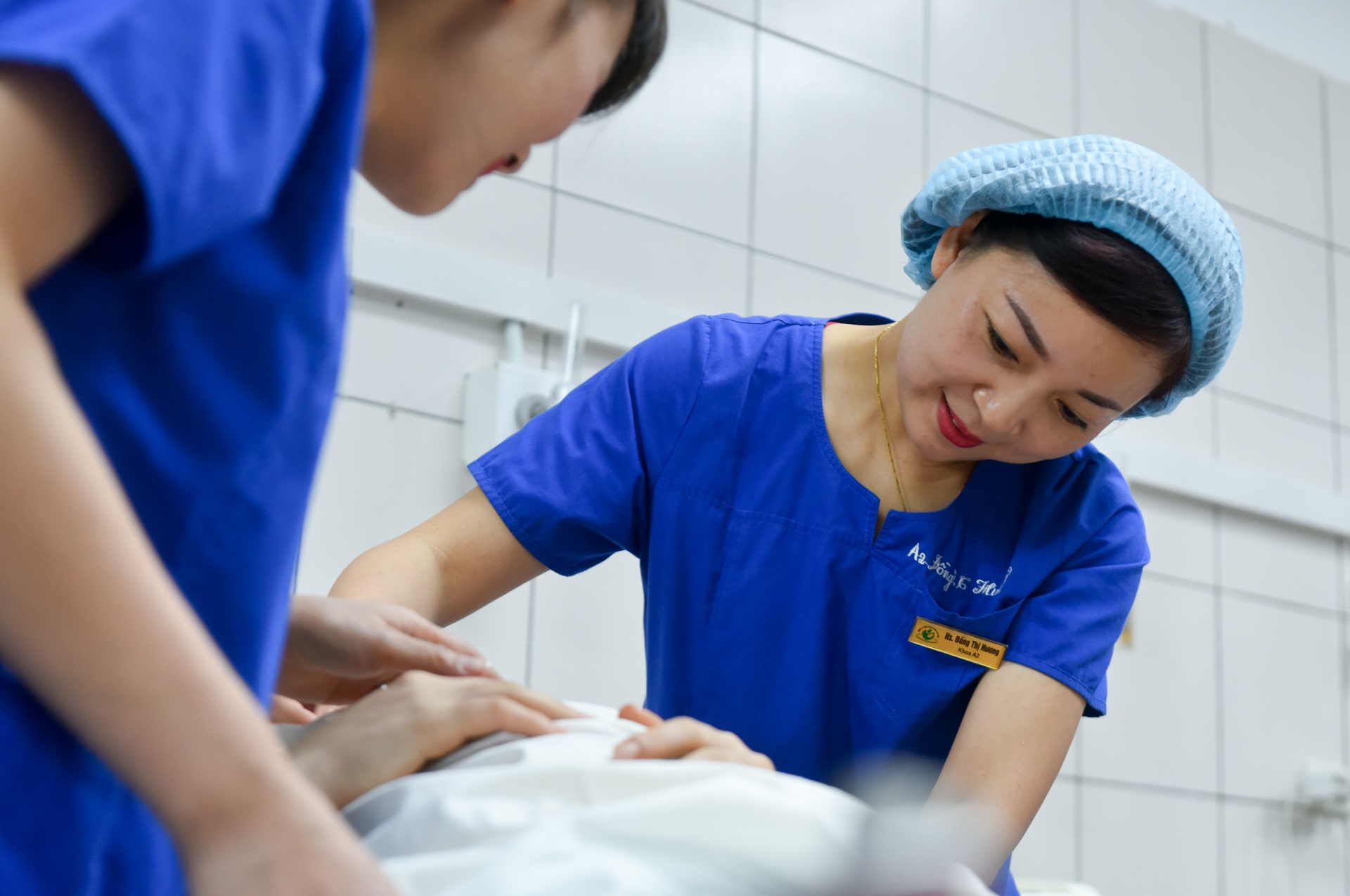 em be dau tien chao doi nam Mau Tuat anh 3