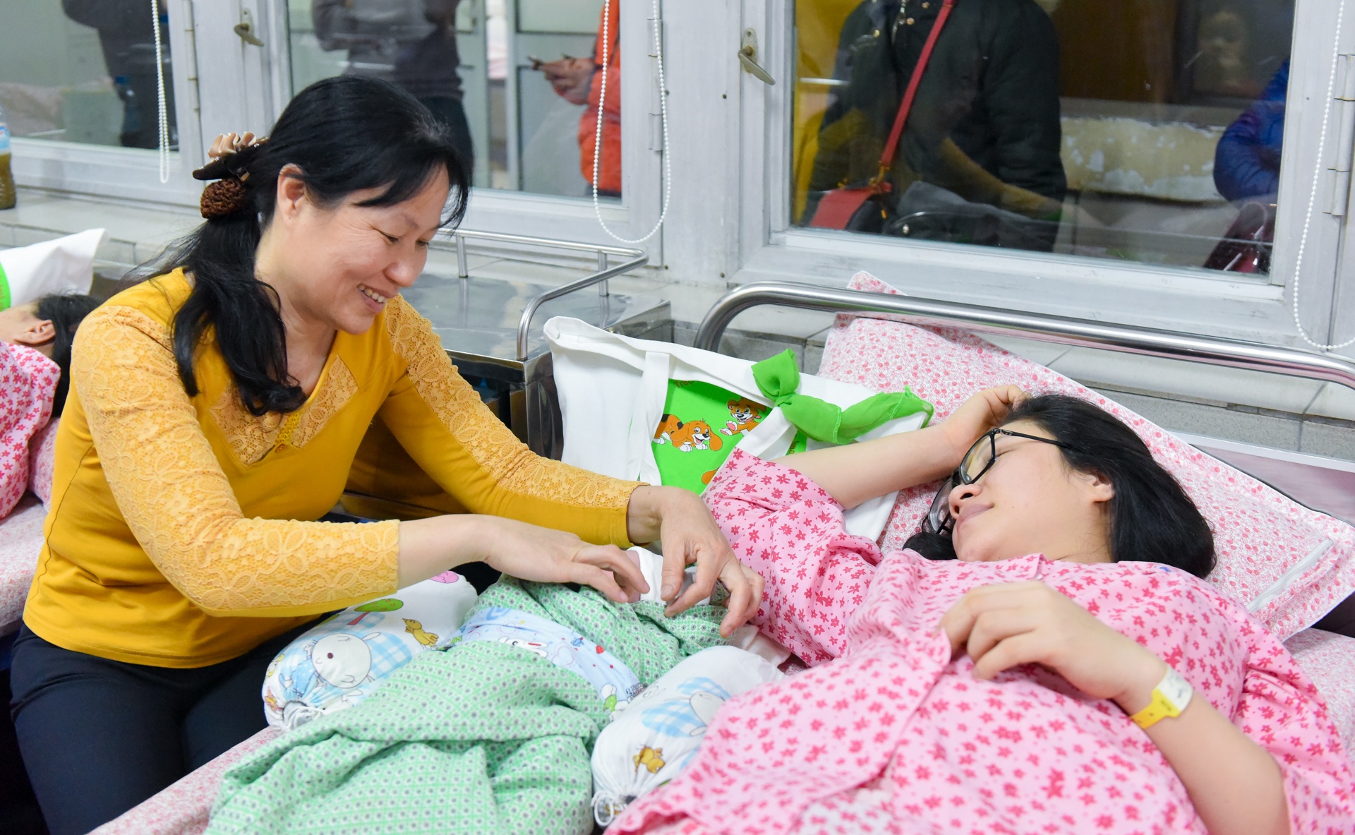 em be dau tien chao doi nam Mau Tuat anh 5