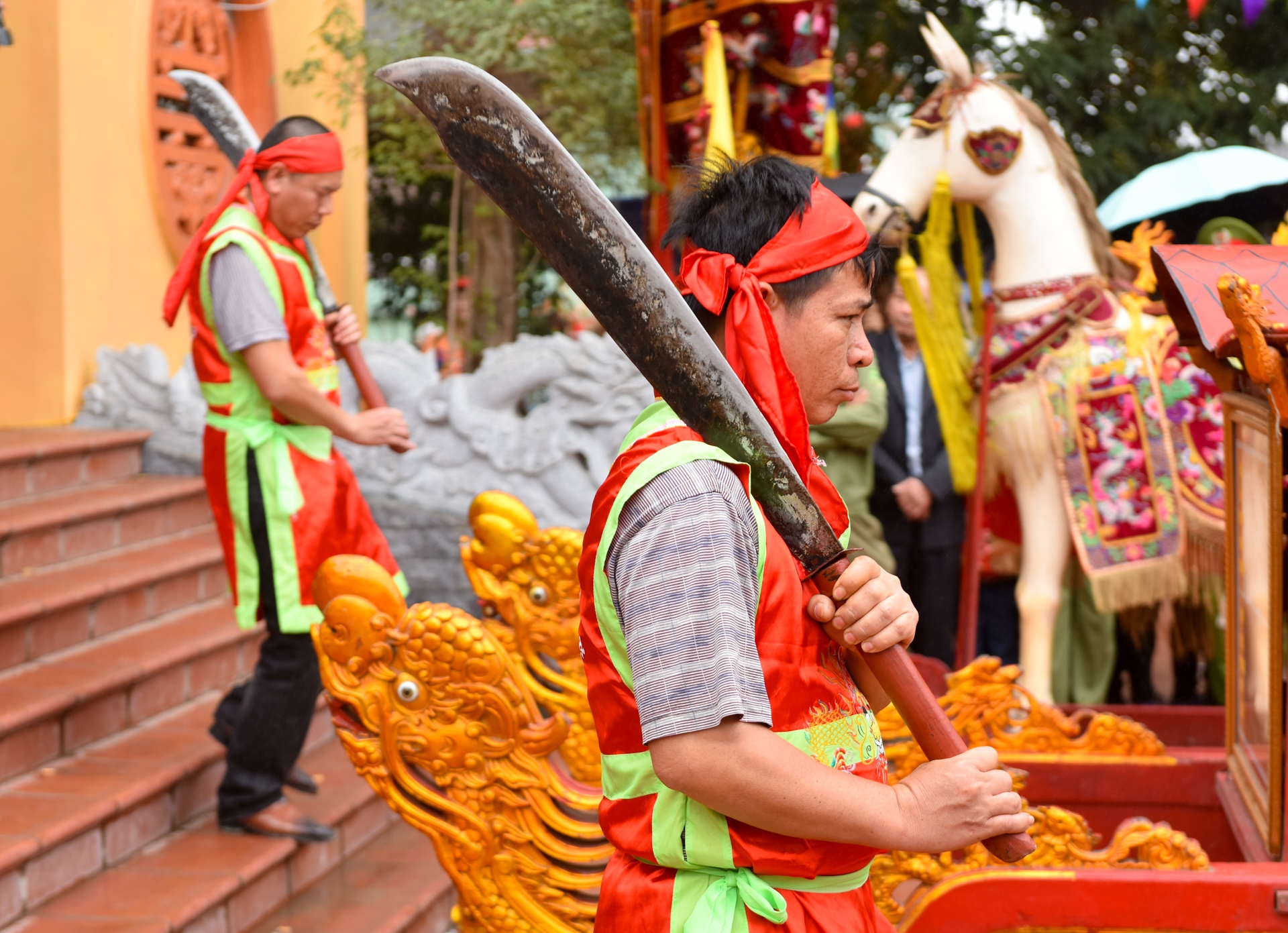 Dan lang Nem Thuong tiep tuc chem lon trong phong kin hinh anh