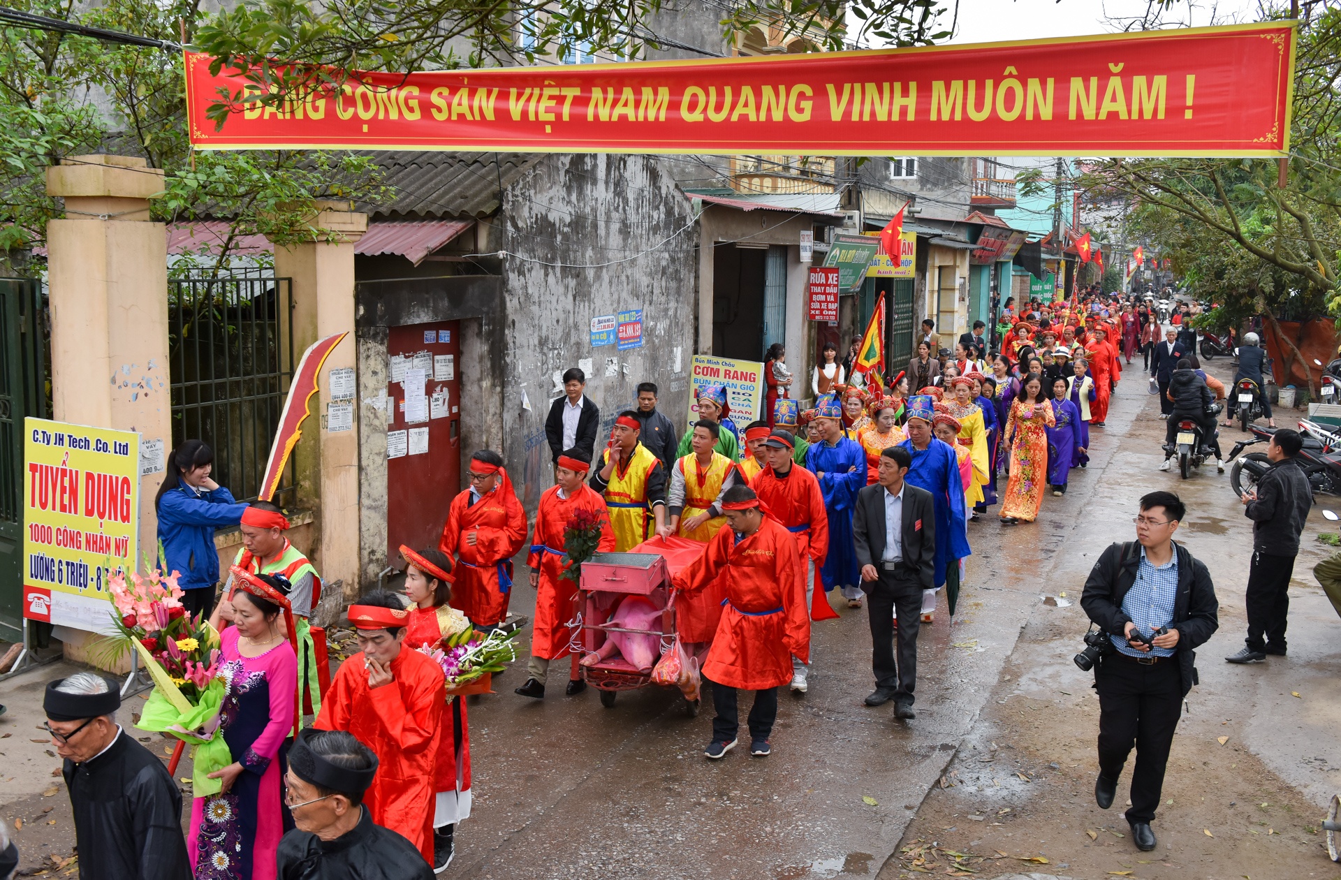 le hoi chem lon Nem Thuong anh 1
