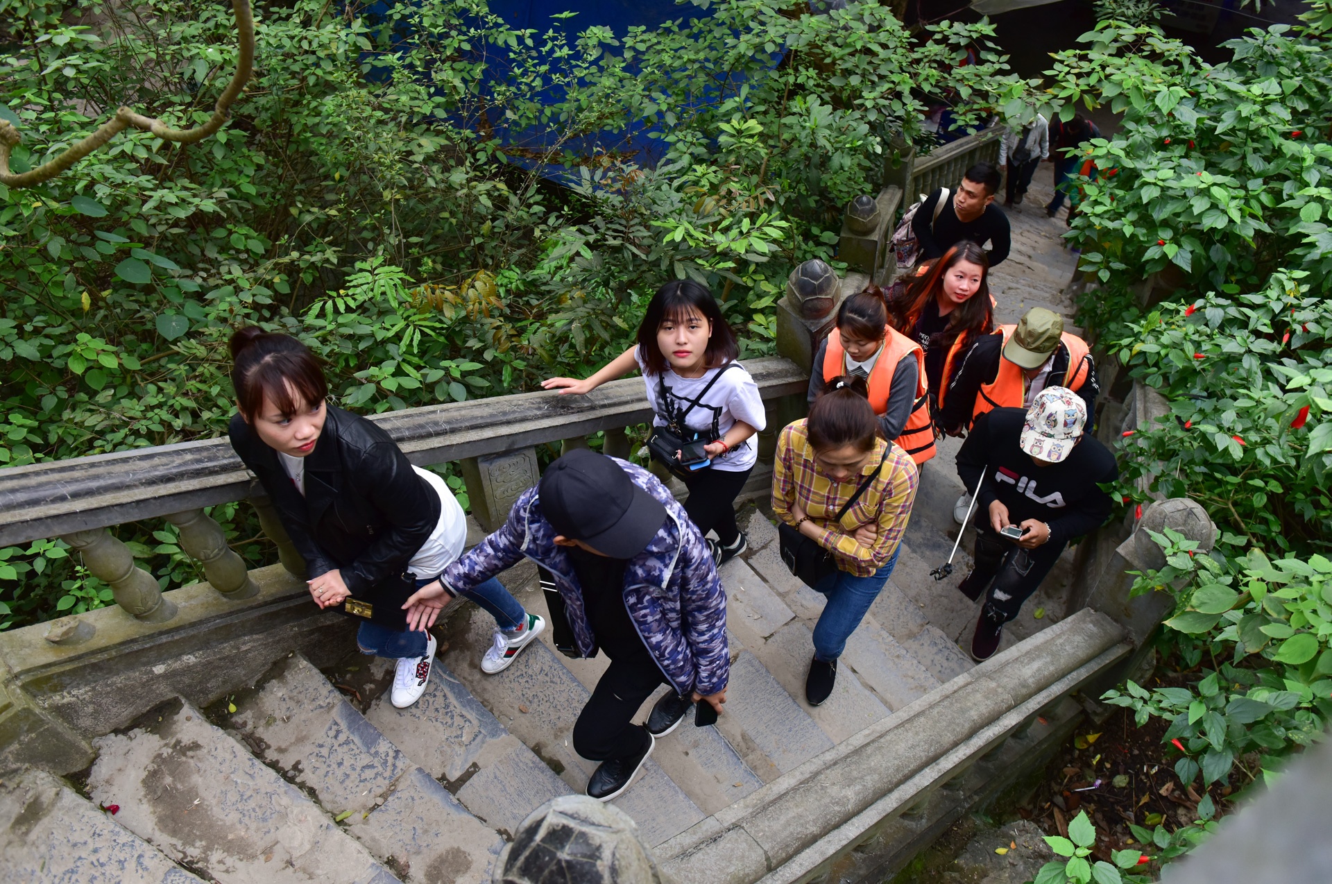 Khu du lich Trang An co van hoat dong du bi dinh chi hinh anh