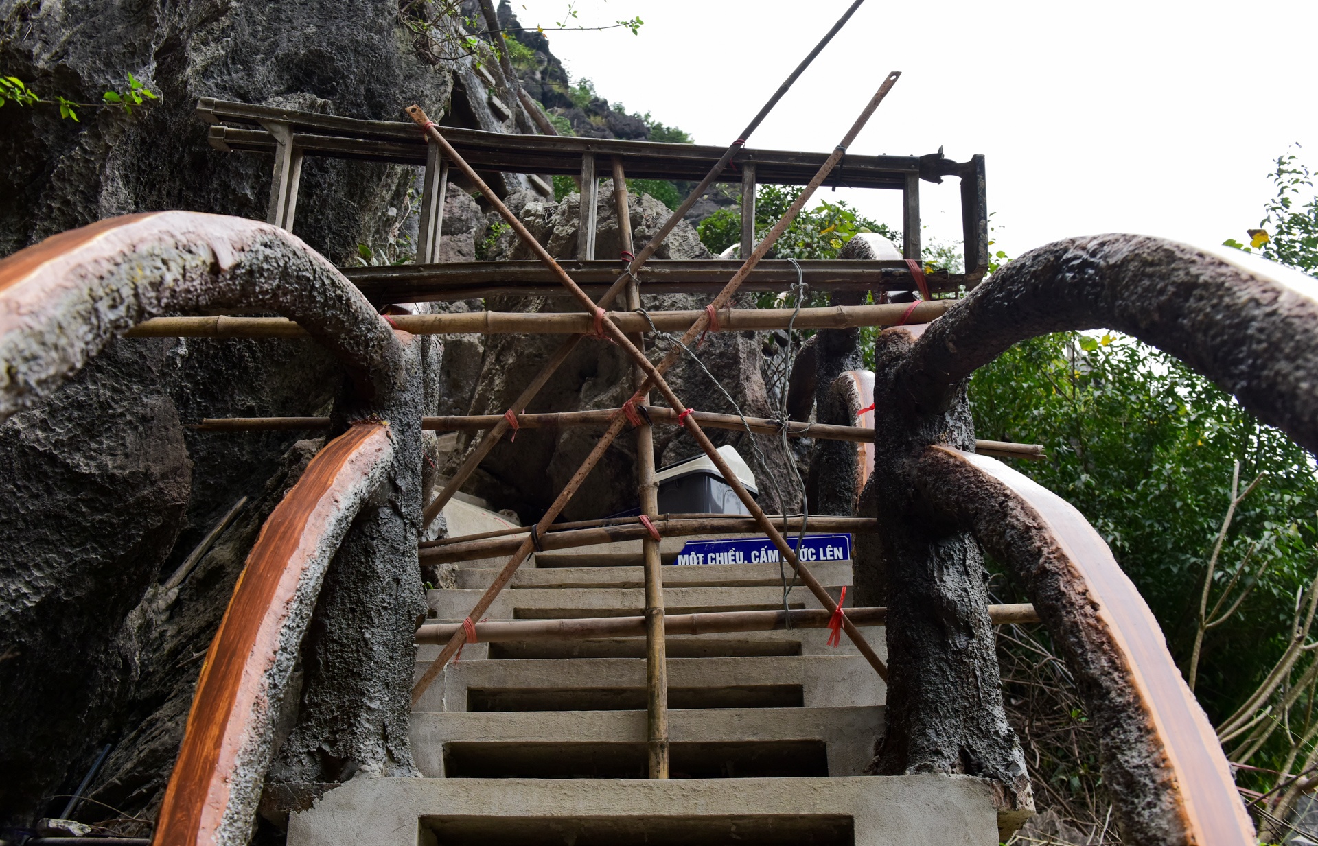 cau len nui o Trang An anh 7