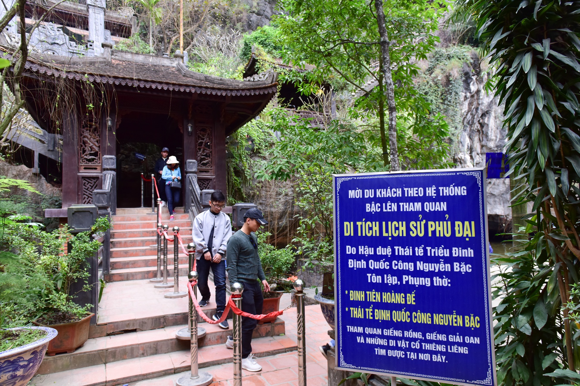 cau len nui o Trang An anh 8