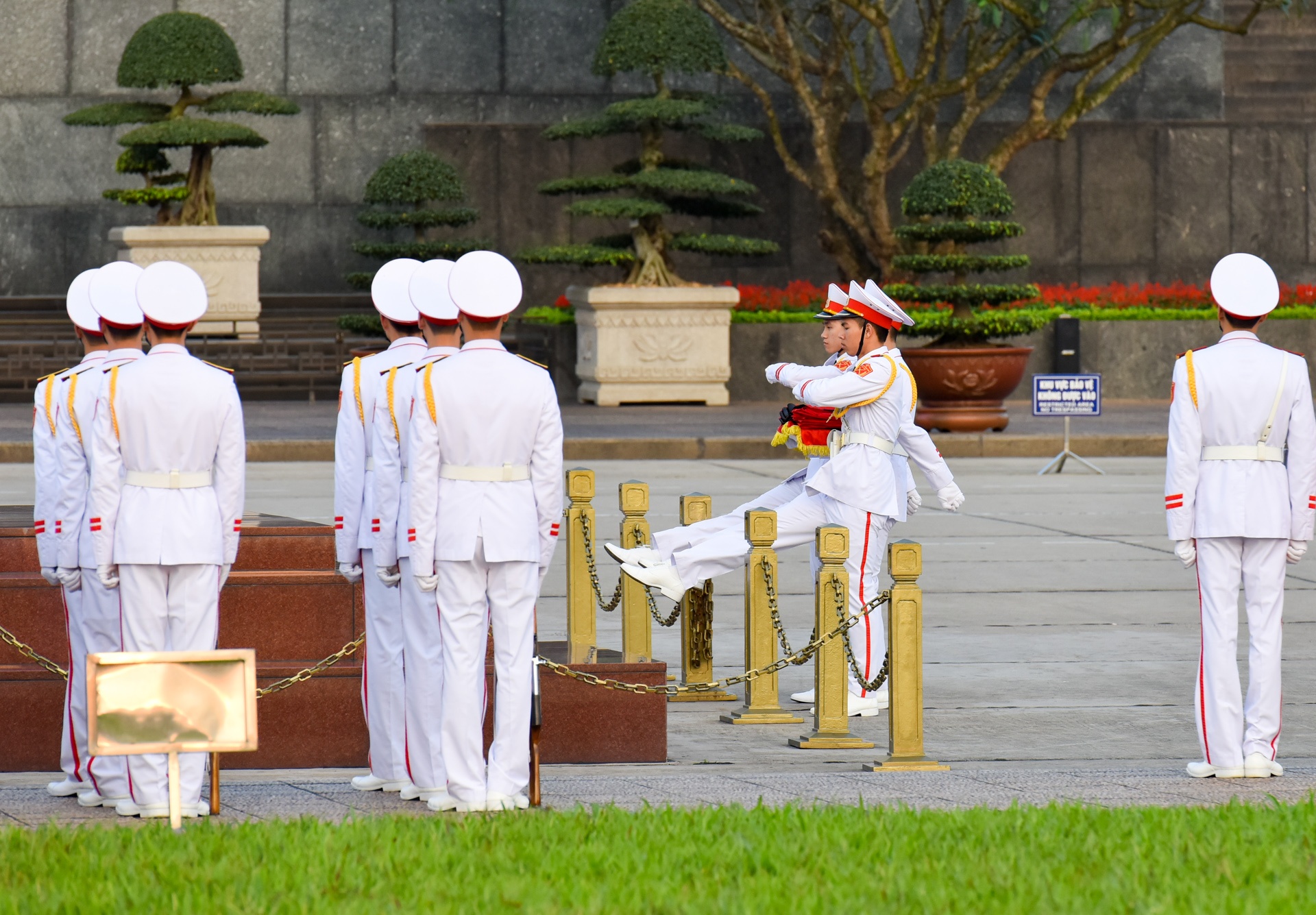 treo co ru quoc tang Phan Van Khai anh 2