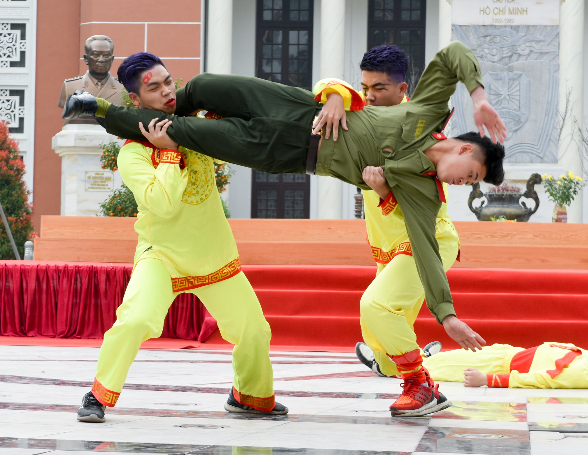 nu sinh hoc vien an ninh nhay dan vu anh 9