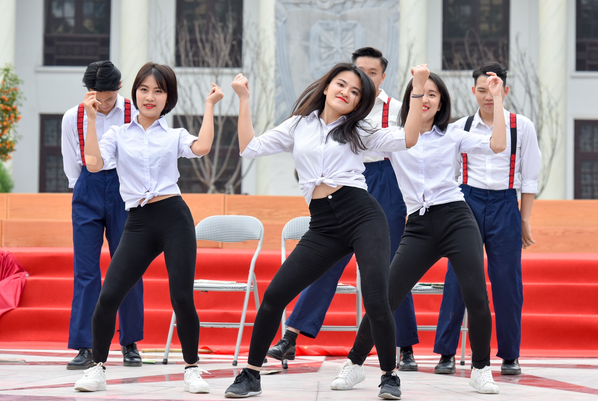 nu sinh hoc vien an ninh nhay dan vu anh 2