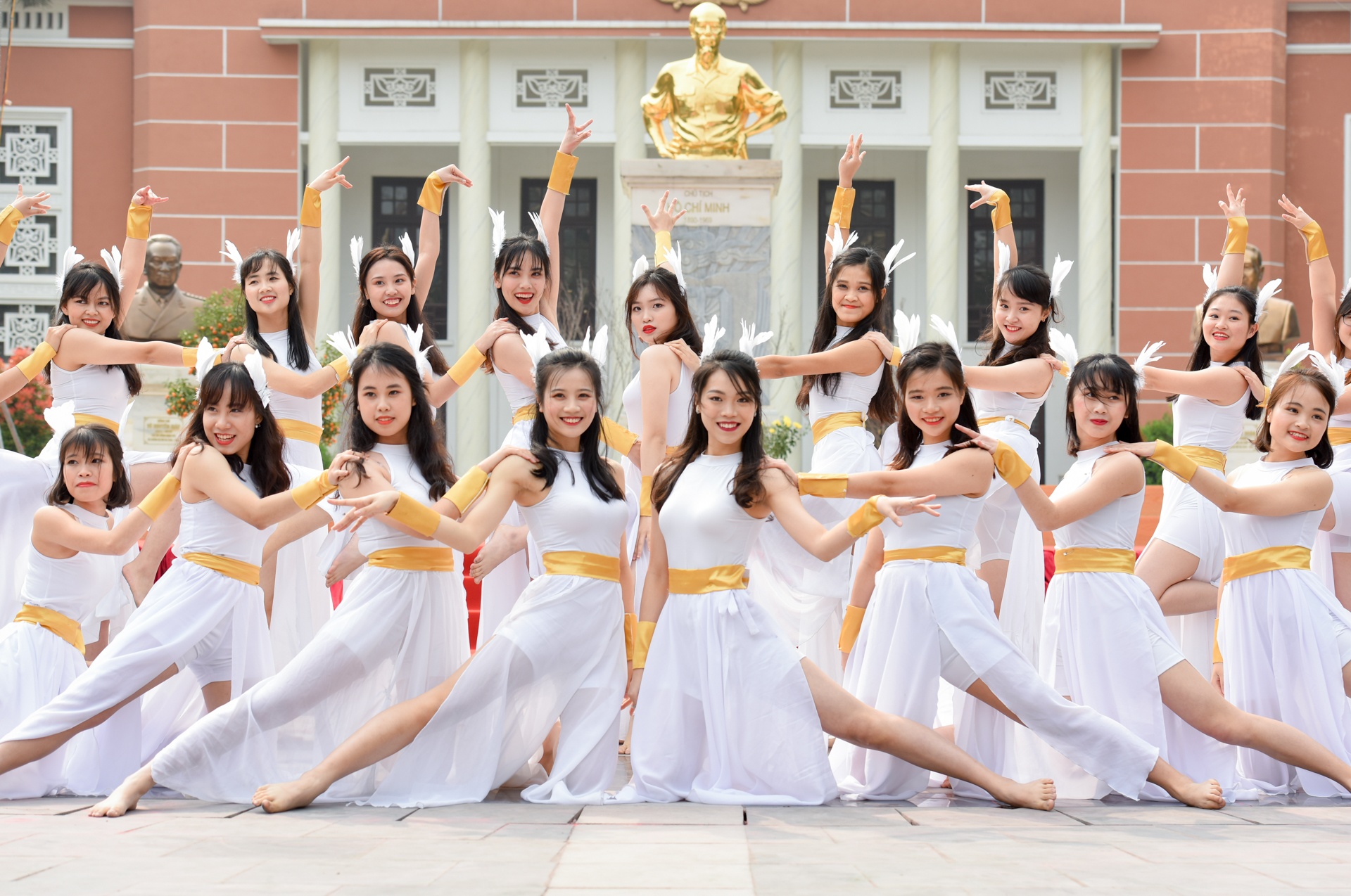 nu sinh hoc vien an ninh nhay dan vu anh 3