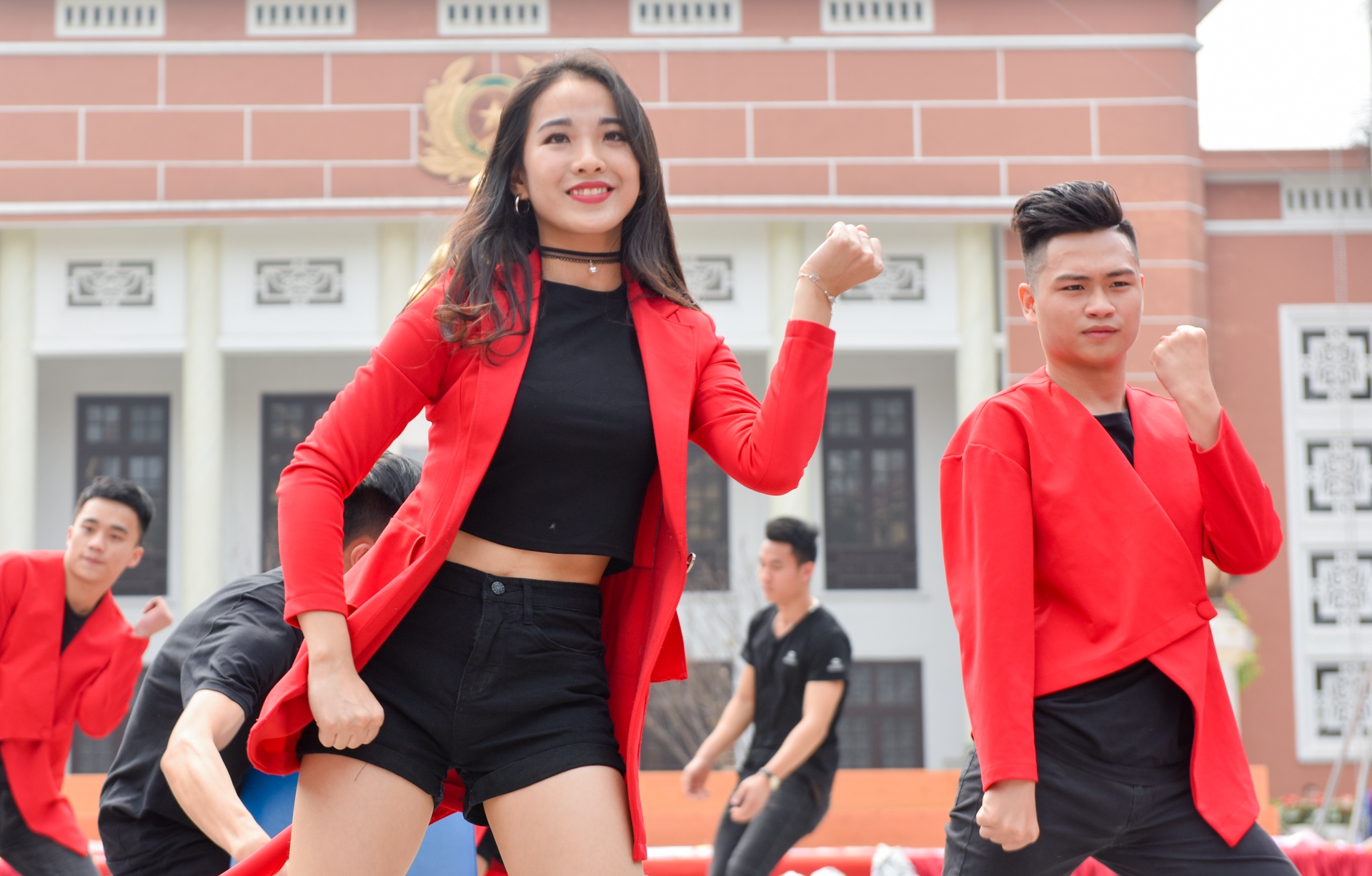 nu sinh hoc vien an ninh nhay dan vu anh 4