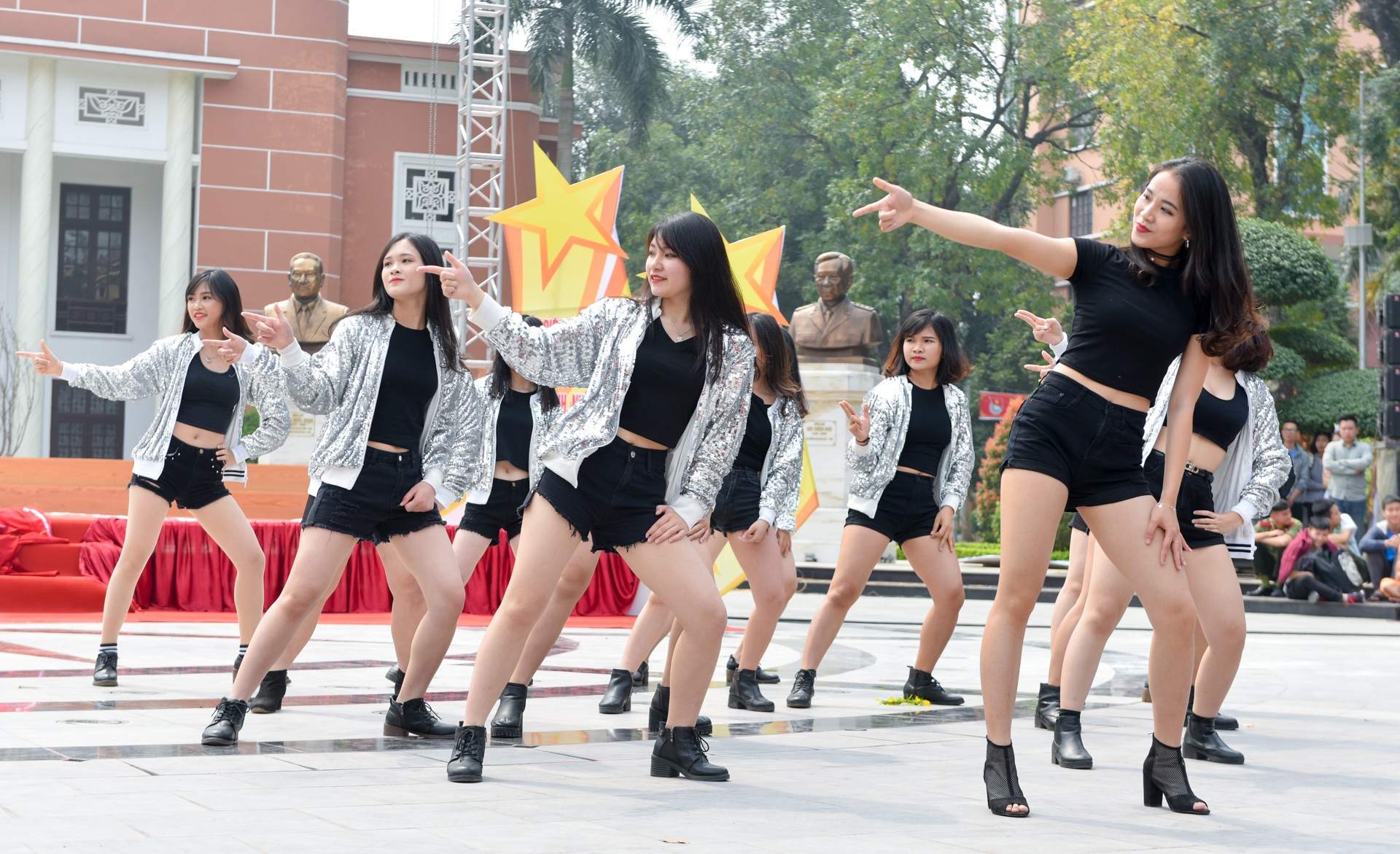 nu sinh hoc vien an ninh nhay dan vu anh 5