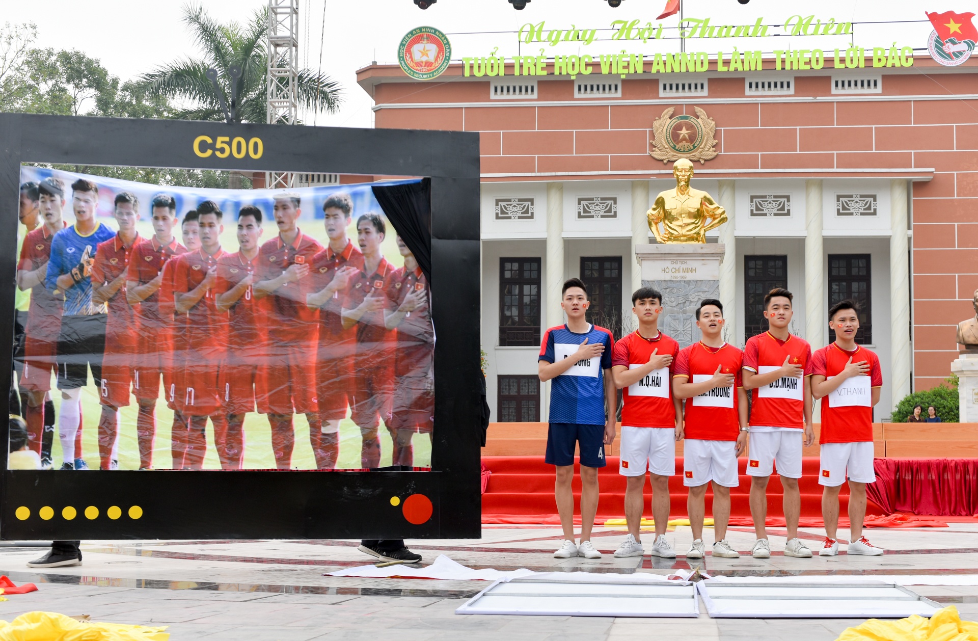 nu sinh hoc vien an ninh nhay dan vu anh 6