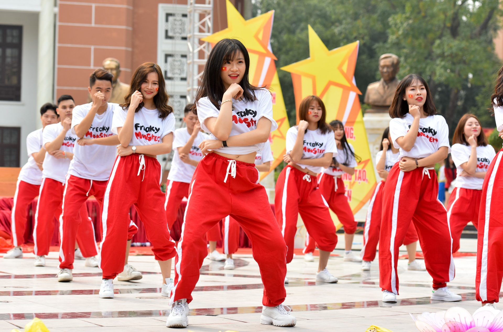 nu sinh hoc vien an ninh nhay dan vu anh 8